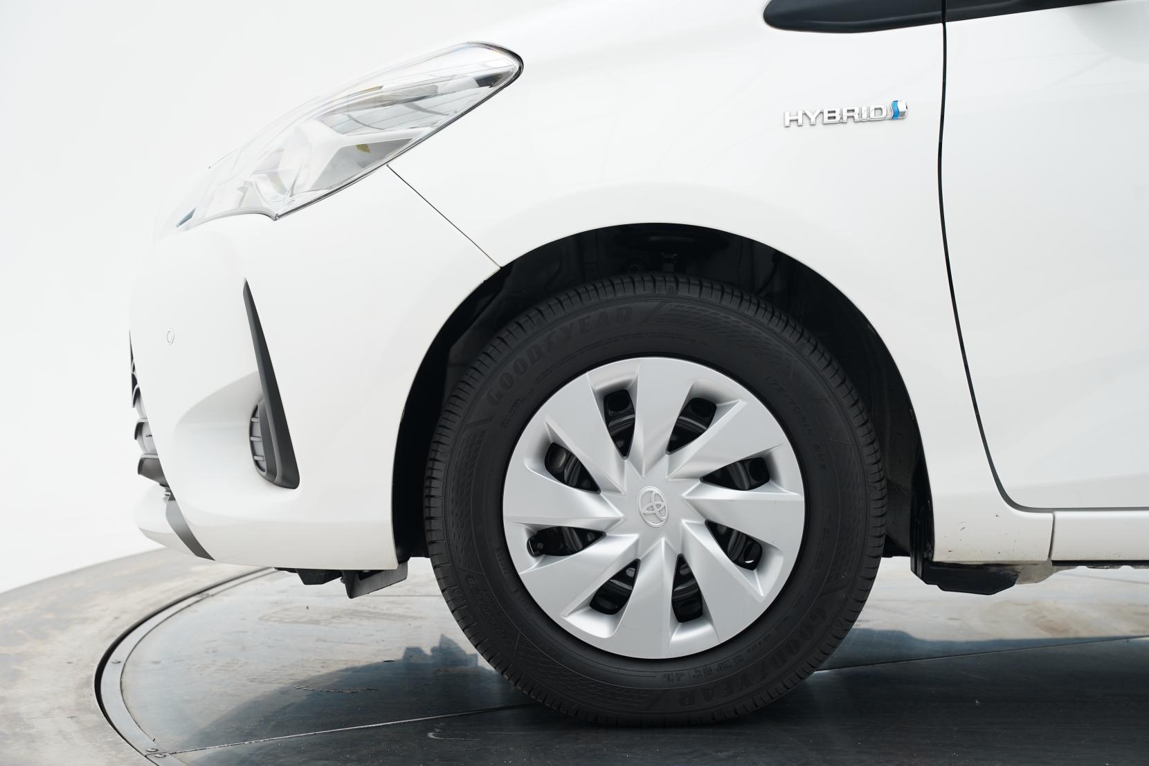 Toyota Vitz 1.5 Hybrid F