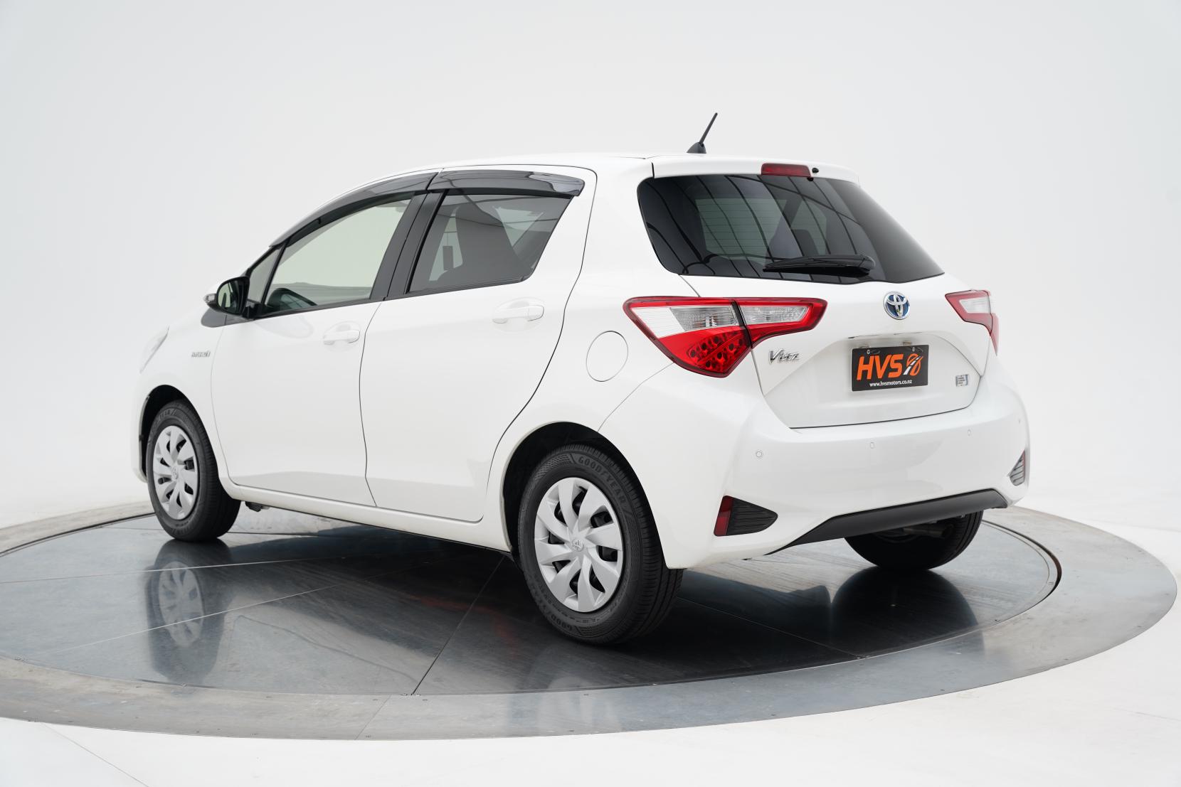 Toyota Vitz 1.5 Hybrid F