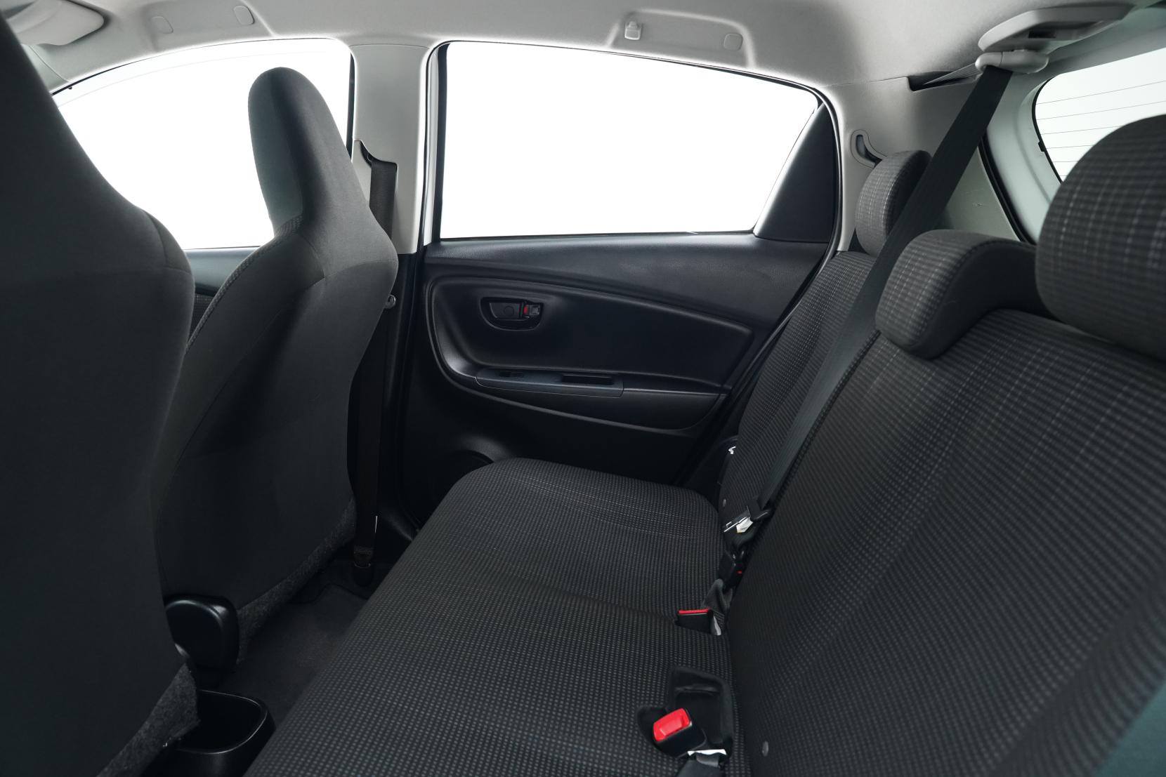 Toyota Vitz 1.5 Hybrid F