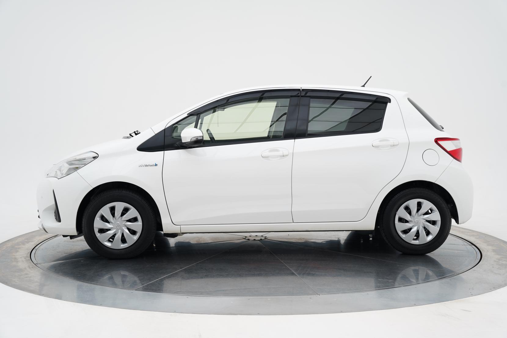 Toyota Vitz 1.5 Hybrid F