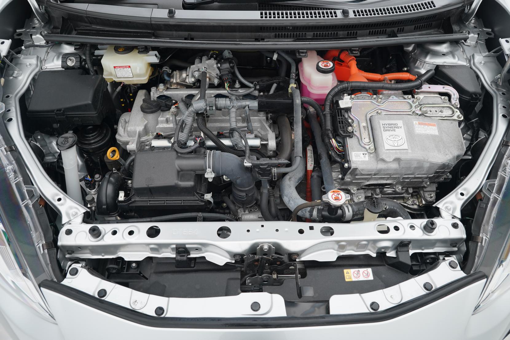 Toyota Aqua Hybrid L