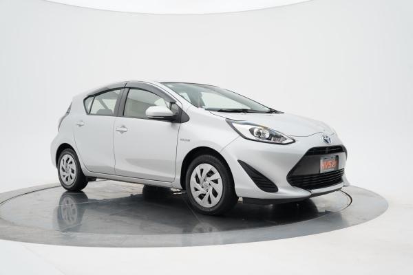 Toyota Aqua Hybrid L