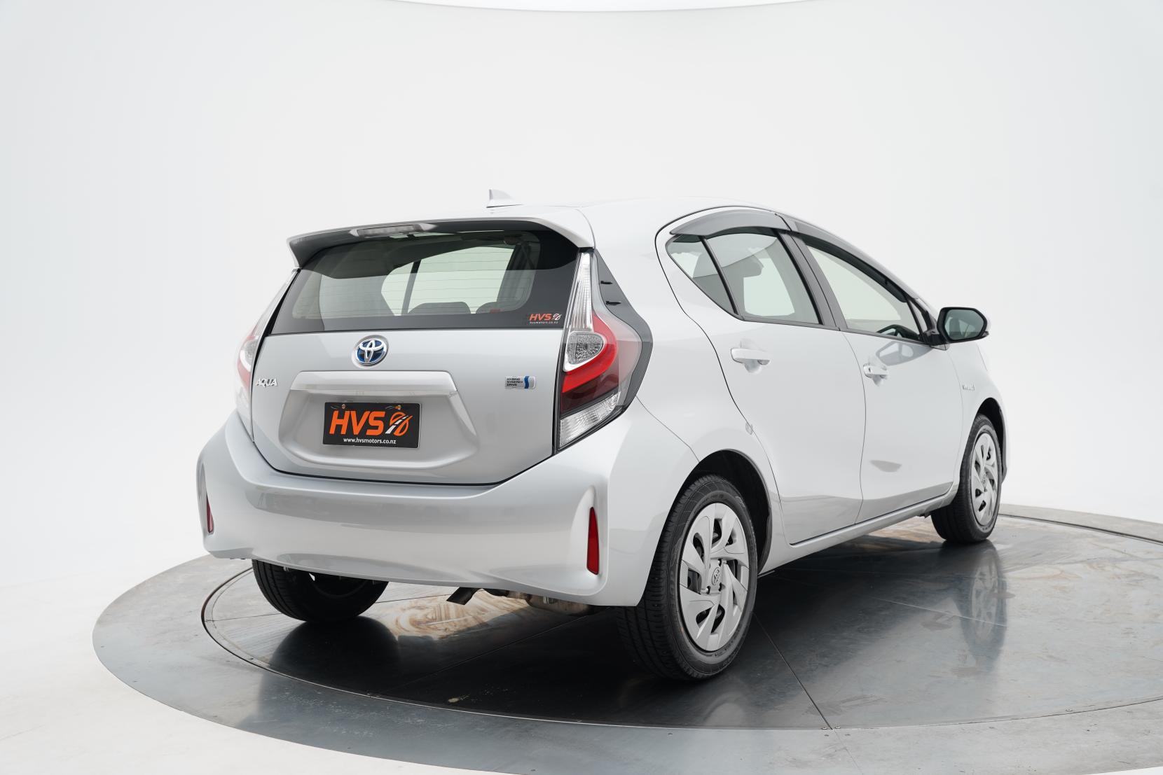 Toyota Aqua Hybrid L