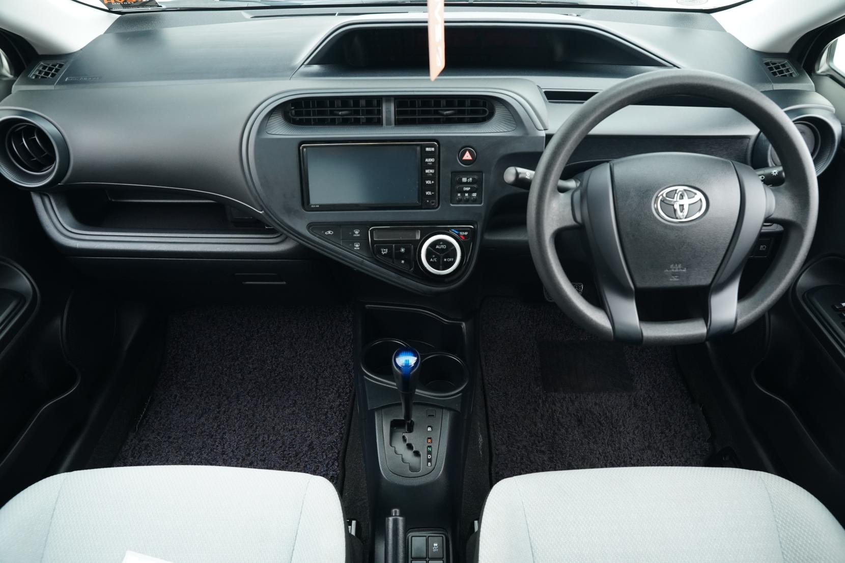 Toyota Aqua Hybrid L
