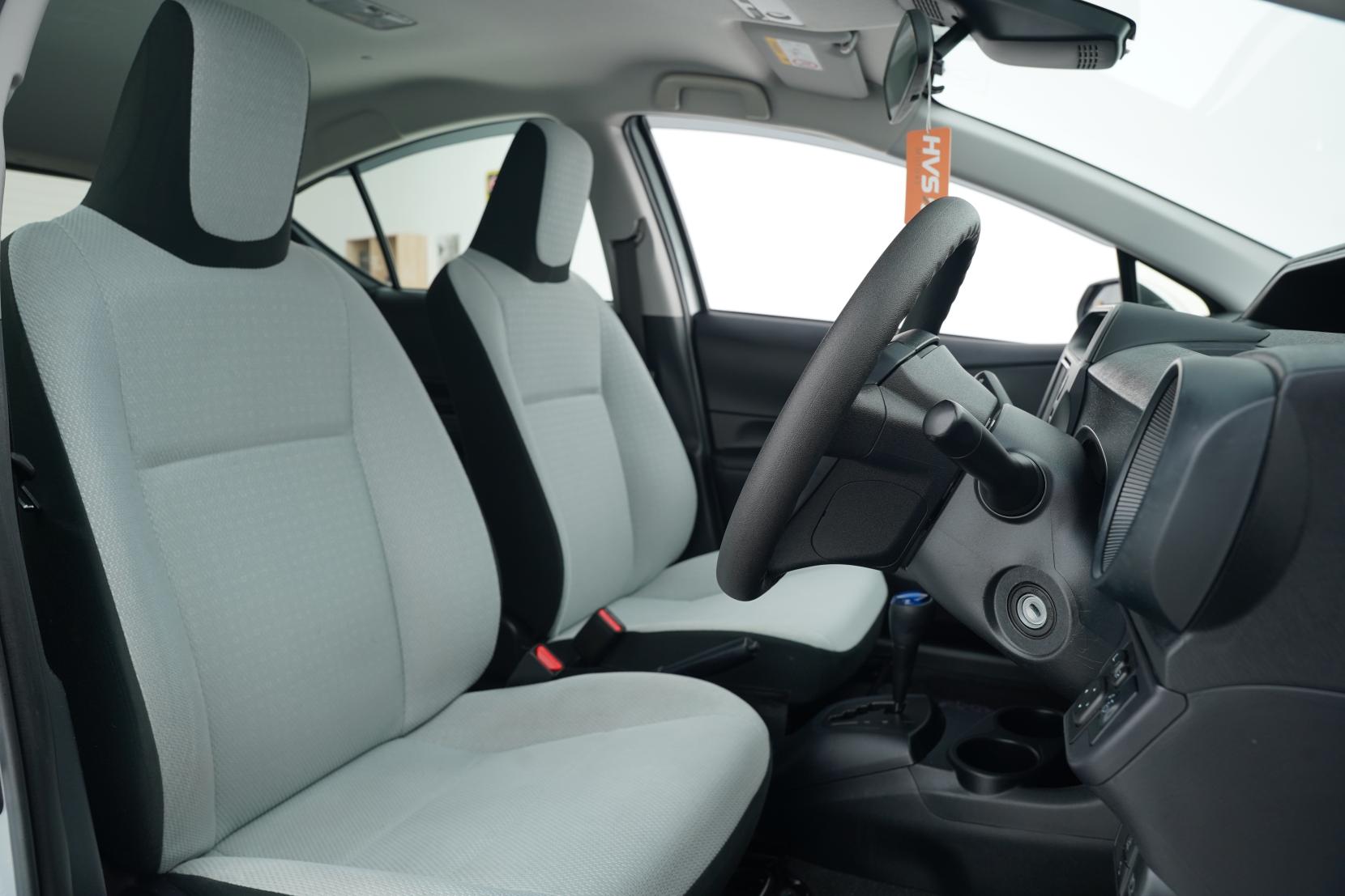 Toyota Aqua Hybrid L