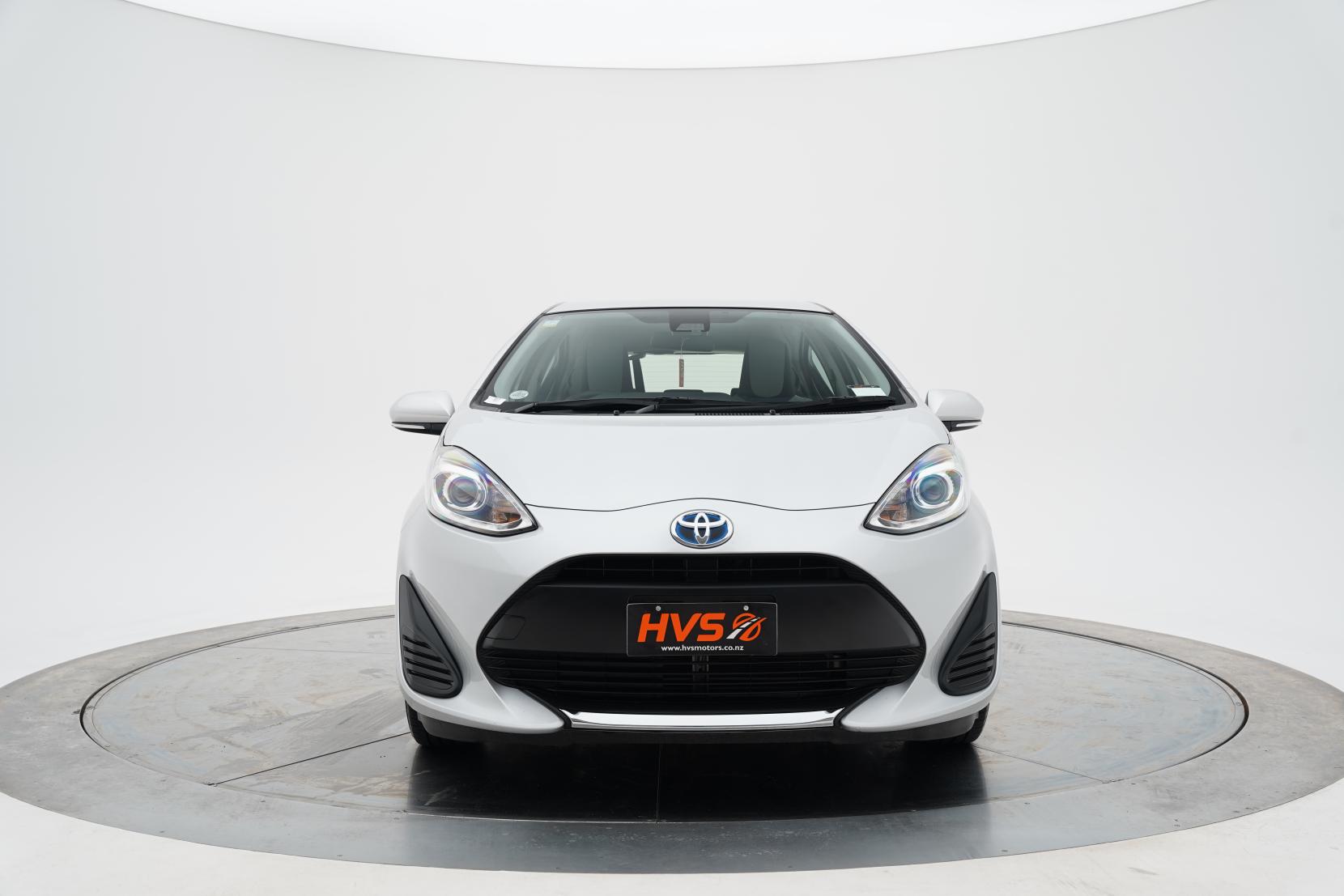 Toyota Aqua Hybrid L