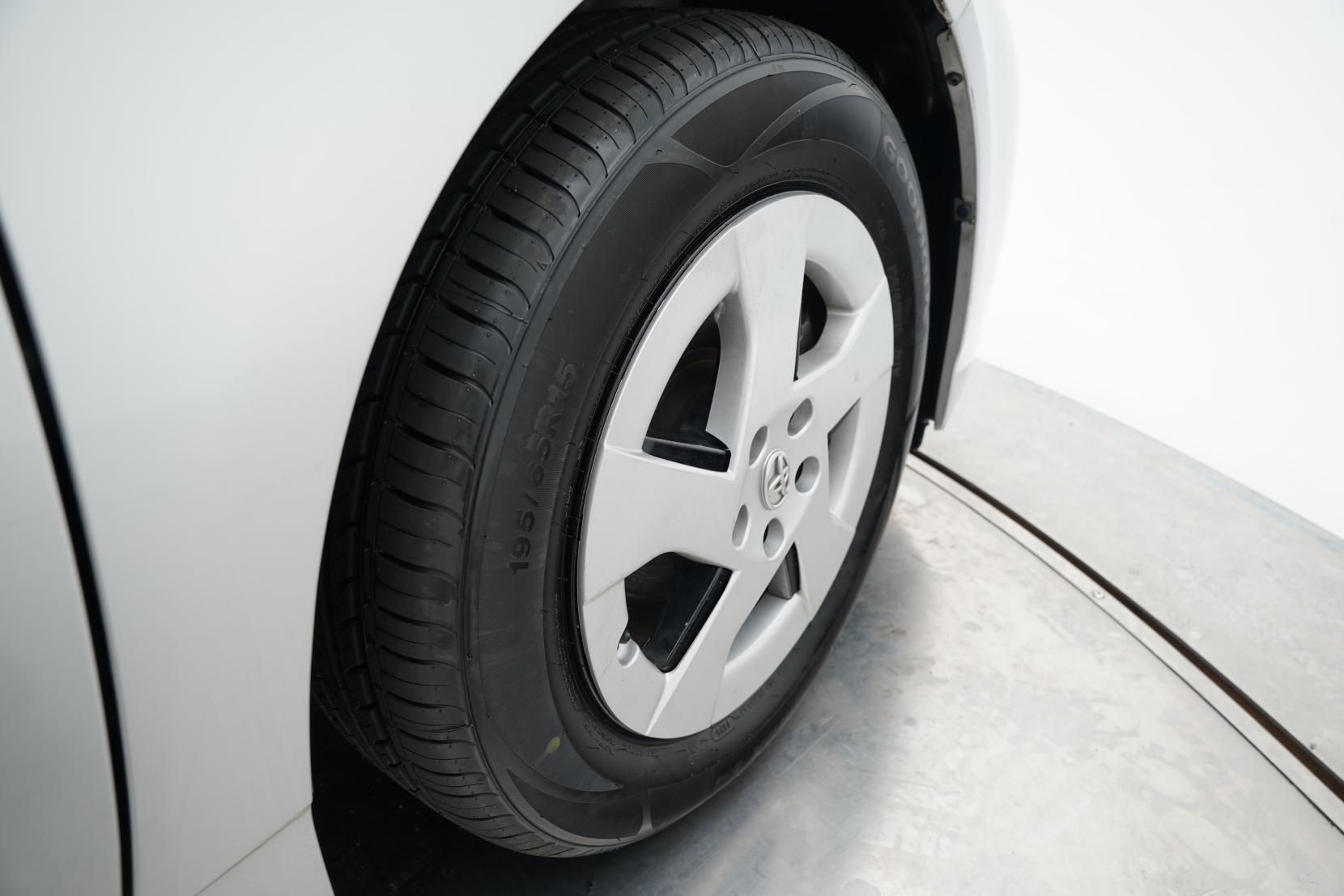 Toyota Prius 1.8 Hybrid S