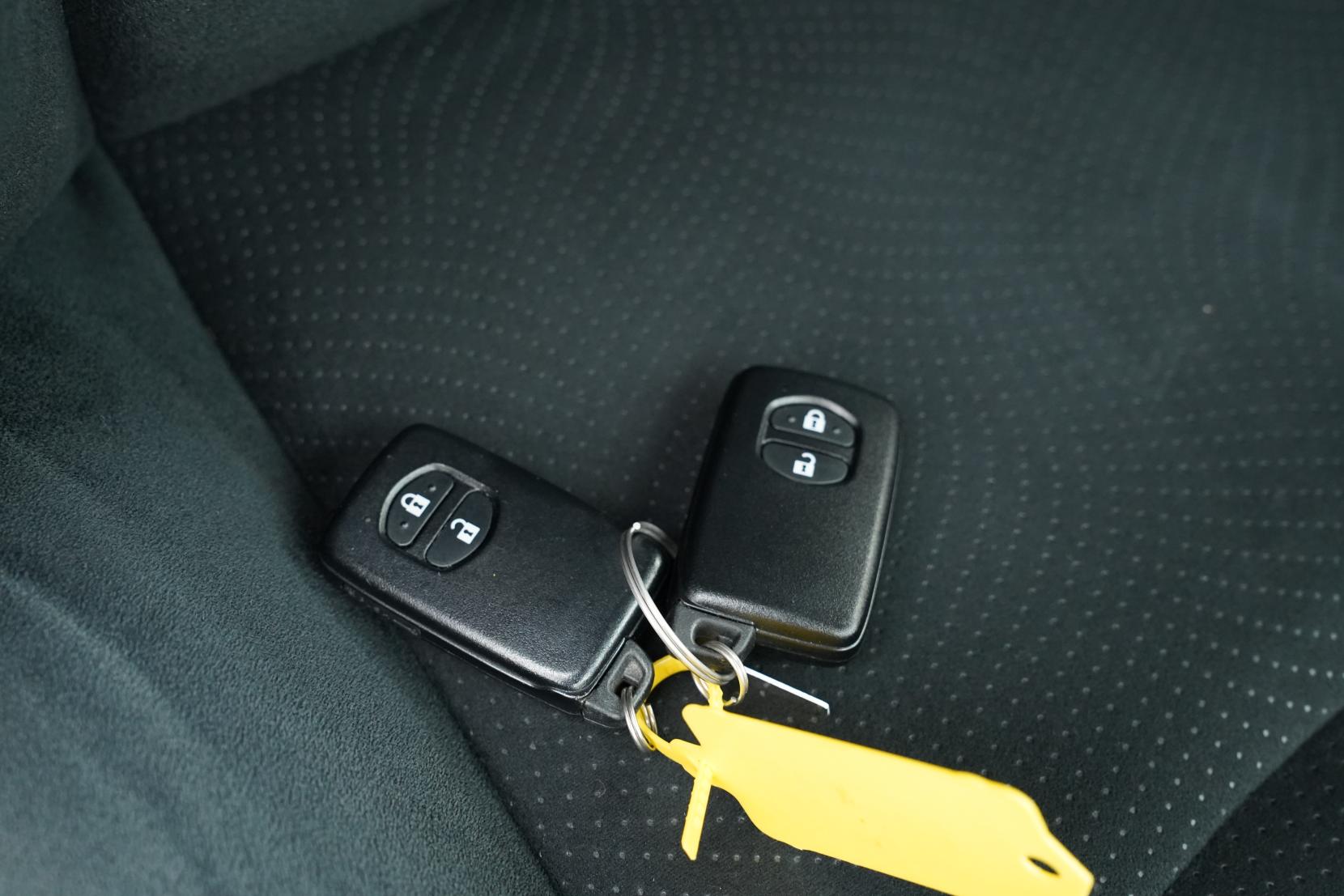 Toyota Prius 1.8 Hybrid S