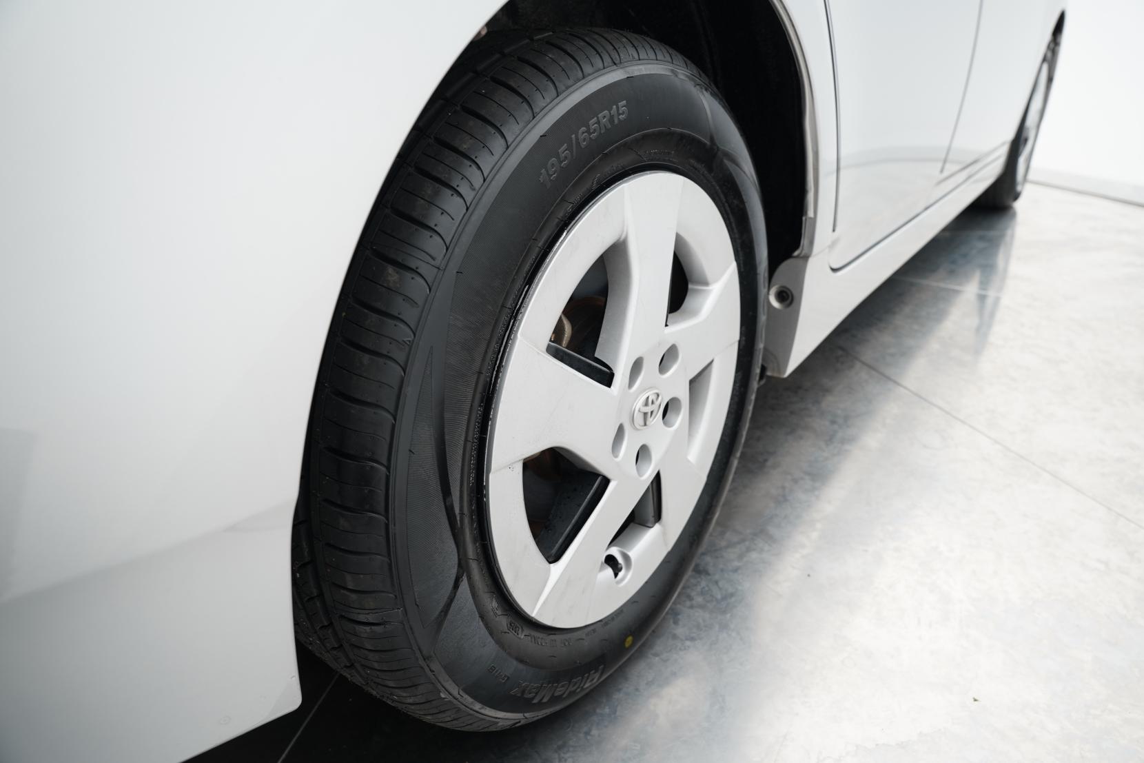 Toyota Prius 1.8 Hybrid S