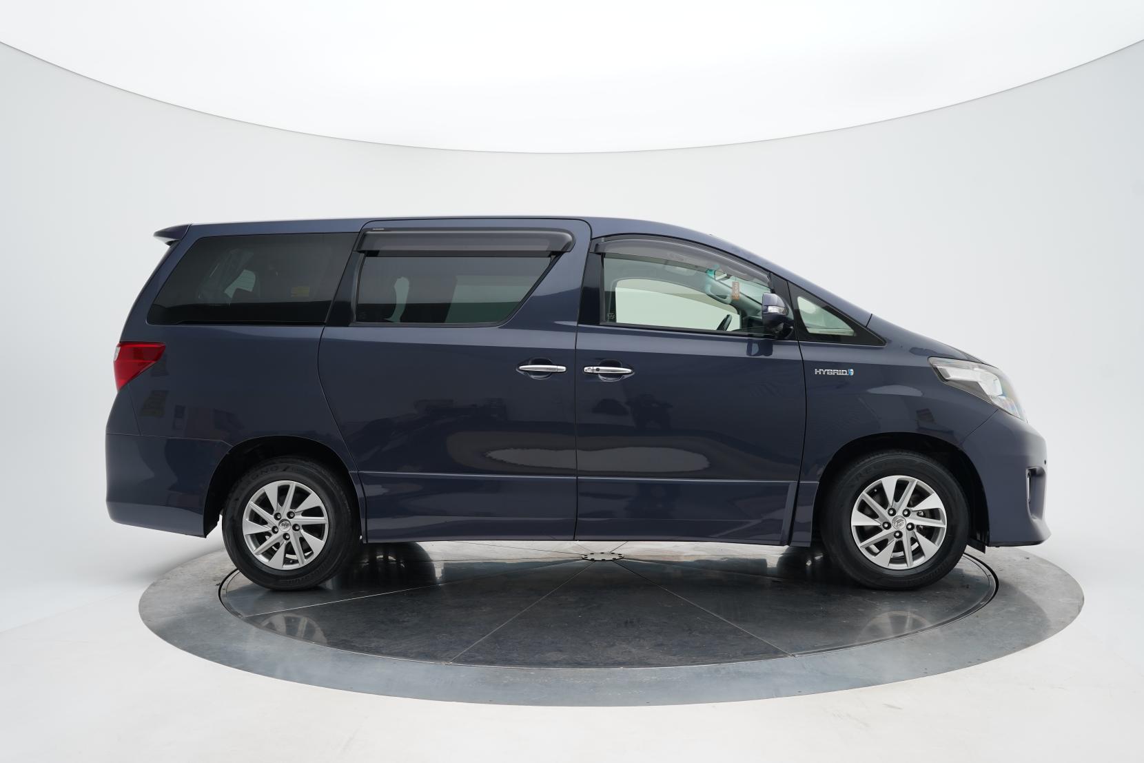 Toyota Alphard 2.4 Hybrid 4WD 7 Seats