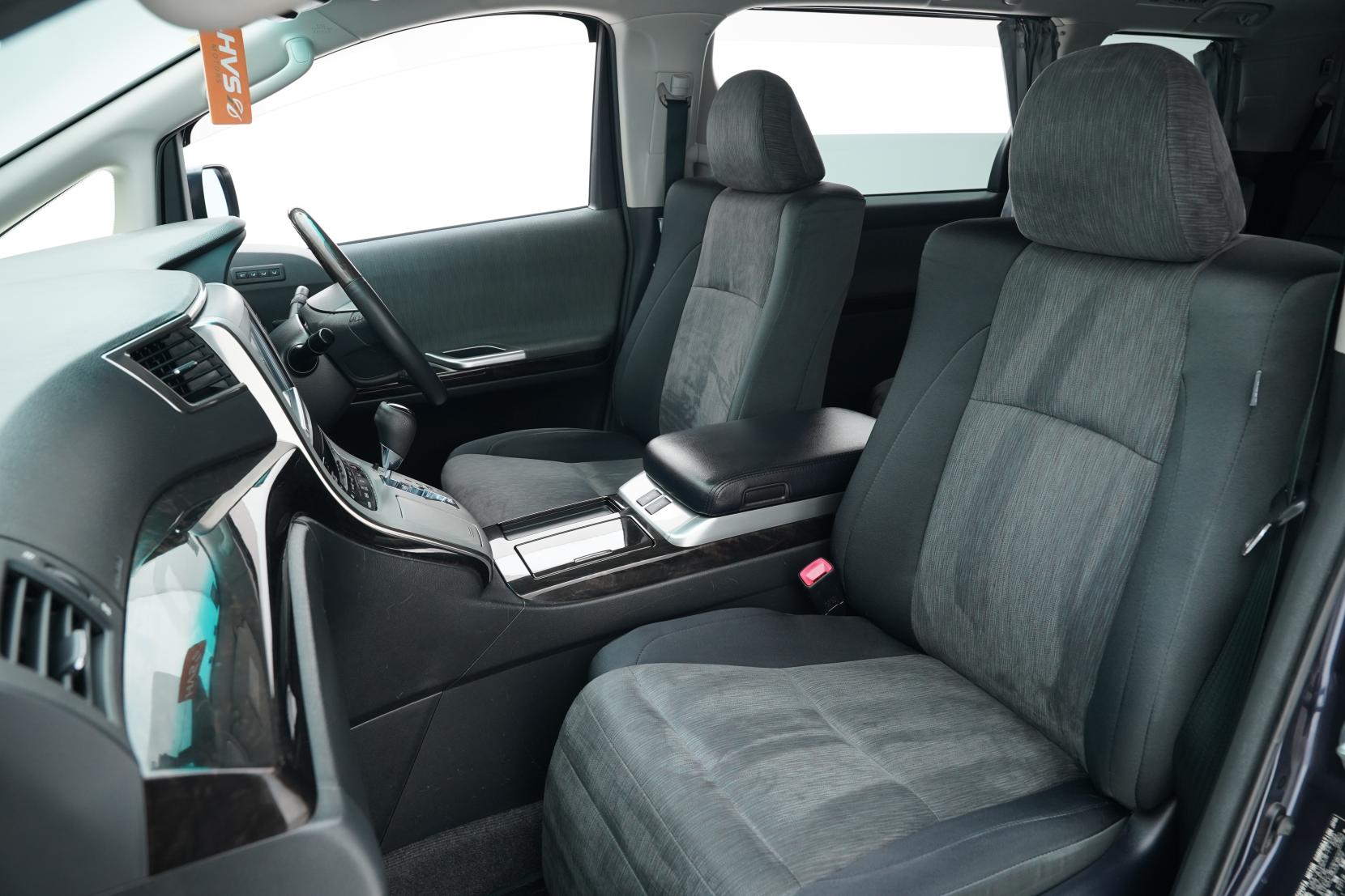 Toyota Alphard 2.4 Hybrid 4WD 7 Seats