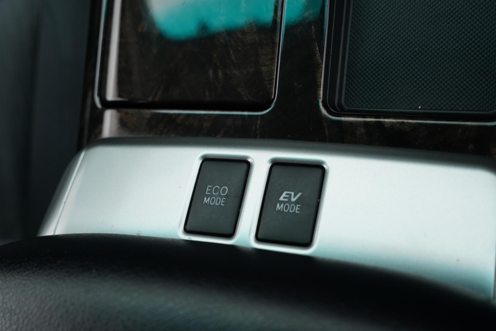 Toyota Alphard 2.4 Hybrid 4WD 7 Seats