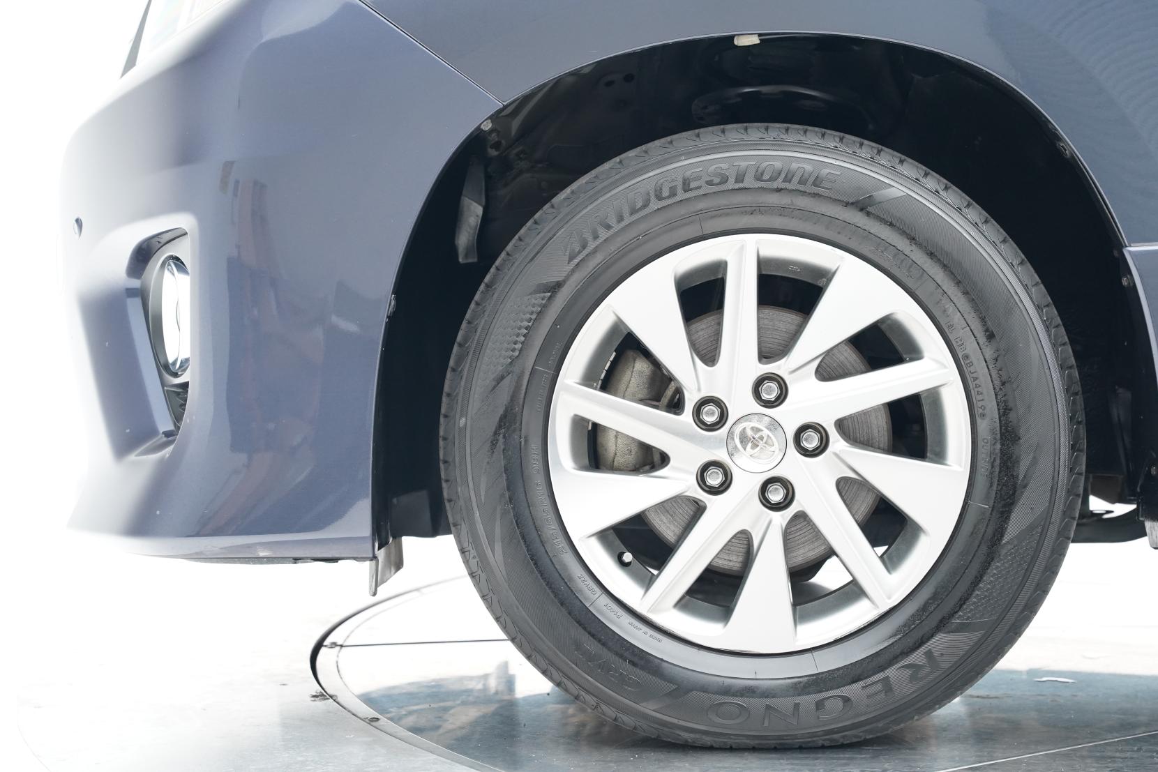 Toyota Alphard 2.4 Hybrid 4WD 7 Seats