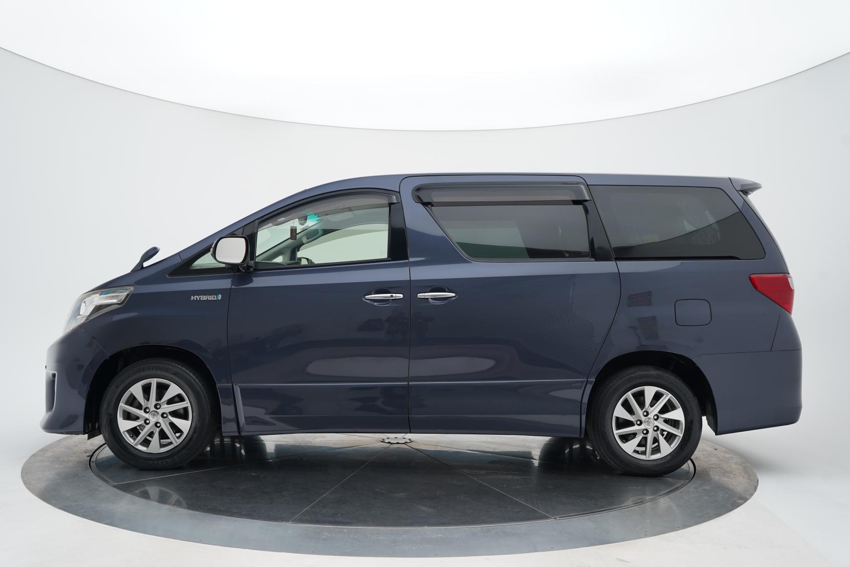 Toyota Alphard 2.4 Hybrid 4WD 7 Seats