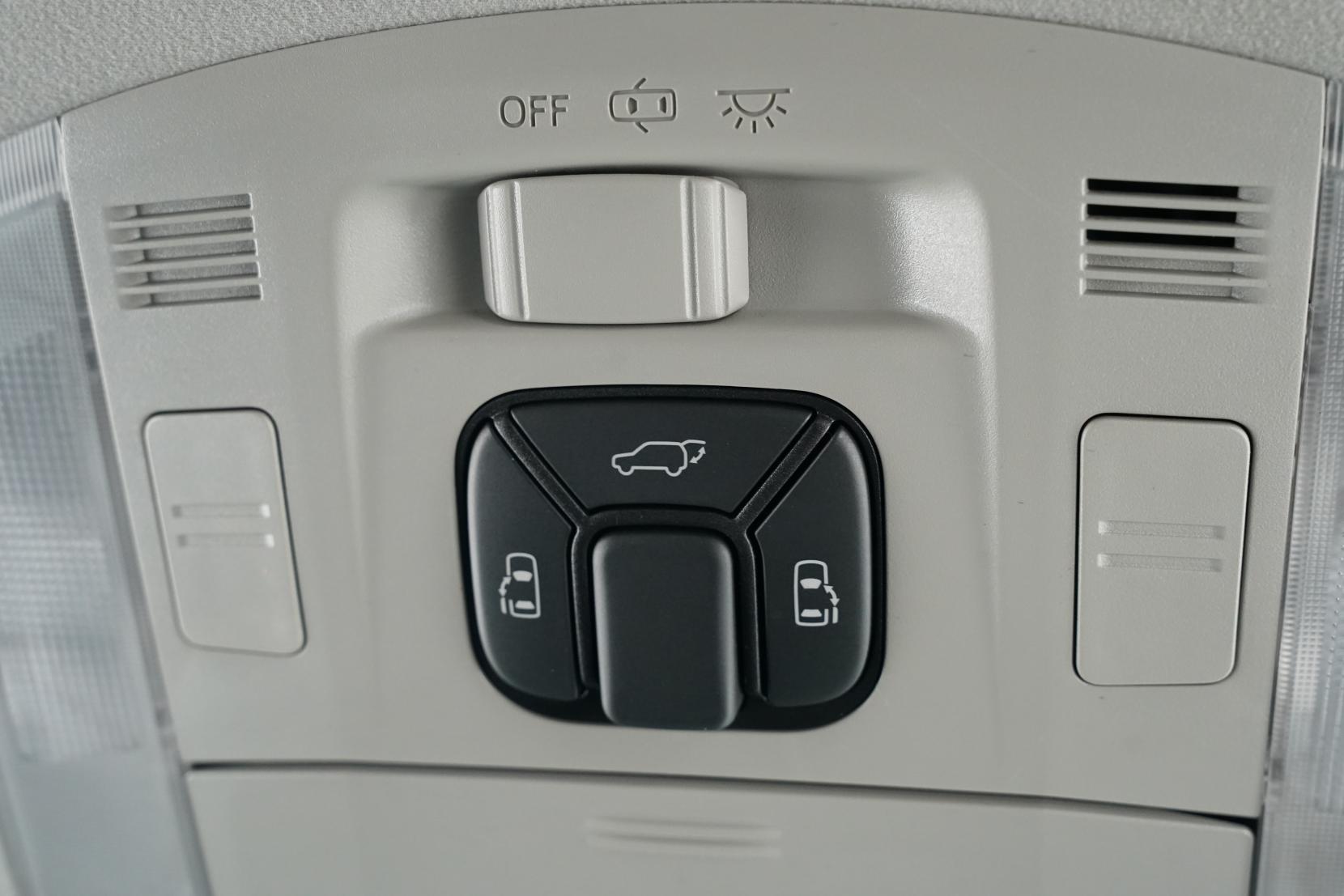 Toyota Alphard 2.4 Hybrid 4WD 7 Seats