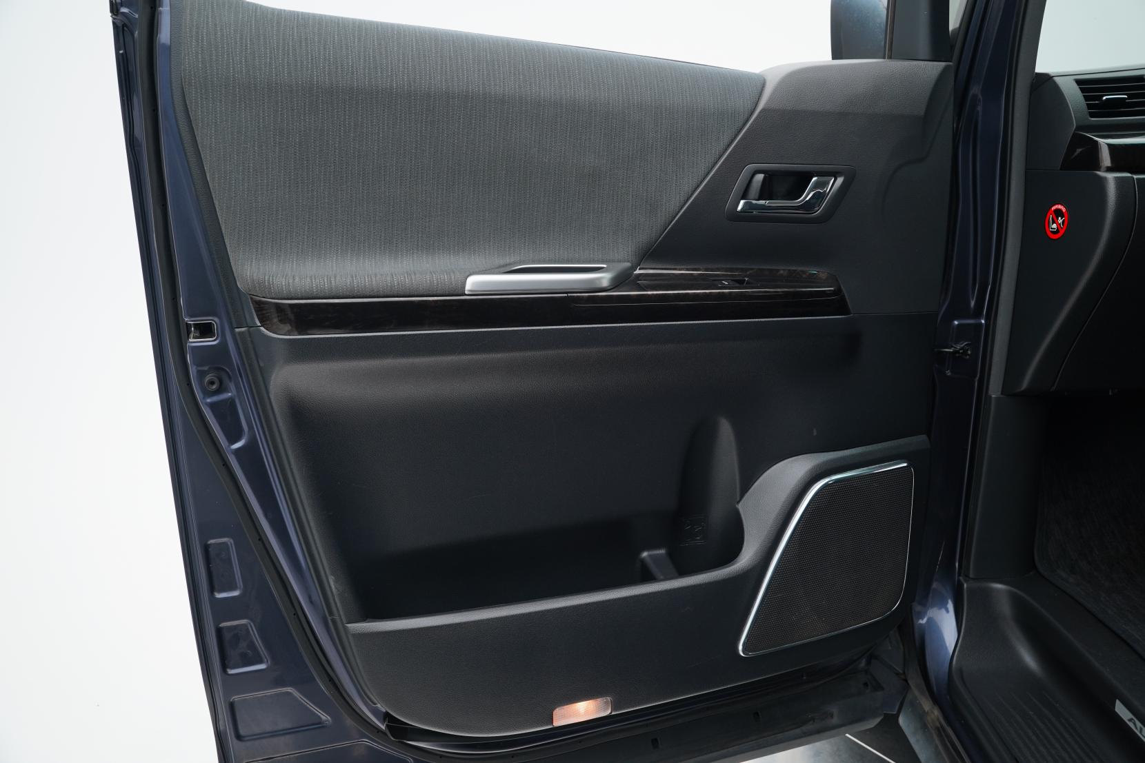 Toyota Alphard 2.4 Hybrid 4WD 7 Seats