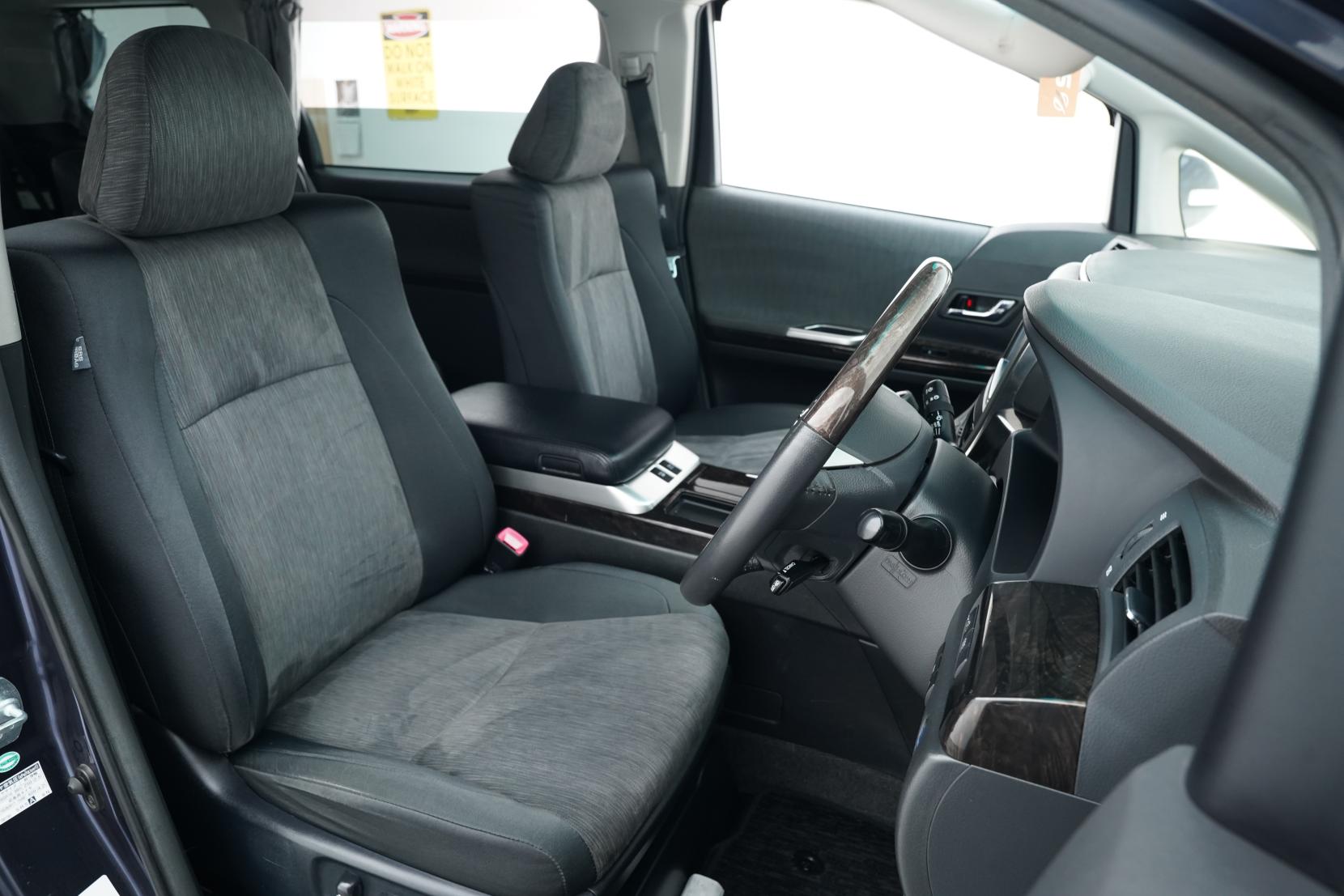 Toyota Alphard 2.4 Hybrid 4WD 7 Seats