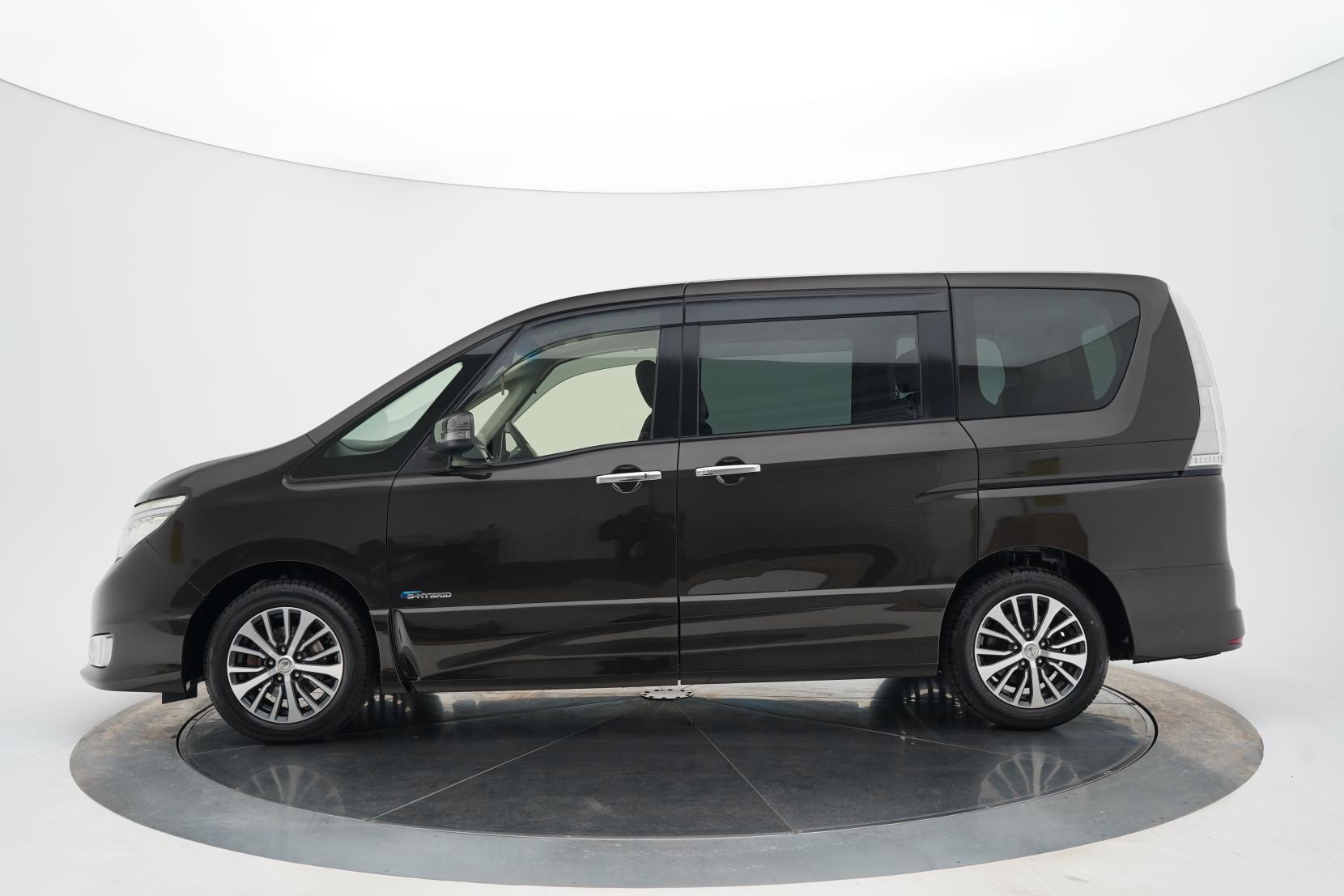 Nissan Serena (1991 – present) Hybrid Highway Star V