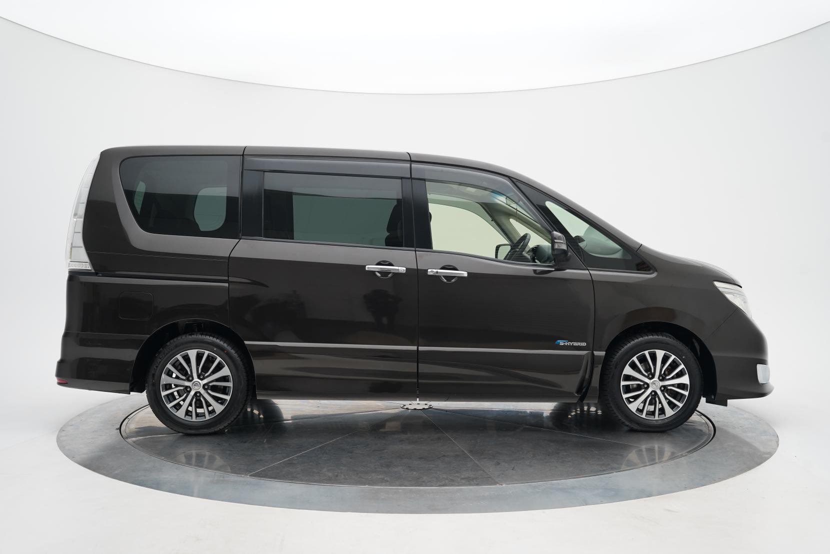 Nissan Serena (1991 – present) Hybrid Highway Star V
