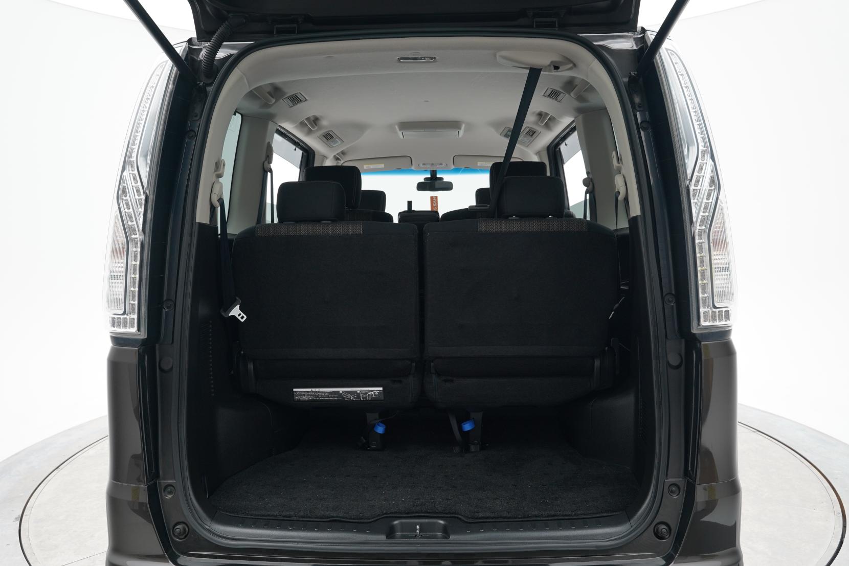 Nissan Serena (1991 – present) Hybrid Highway Star V