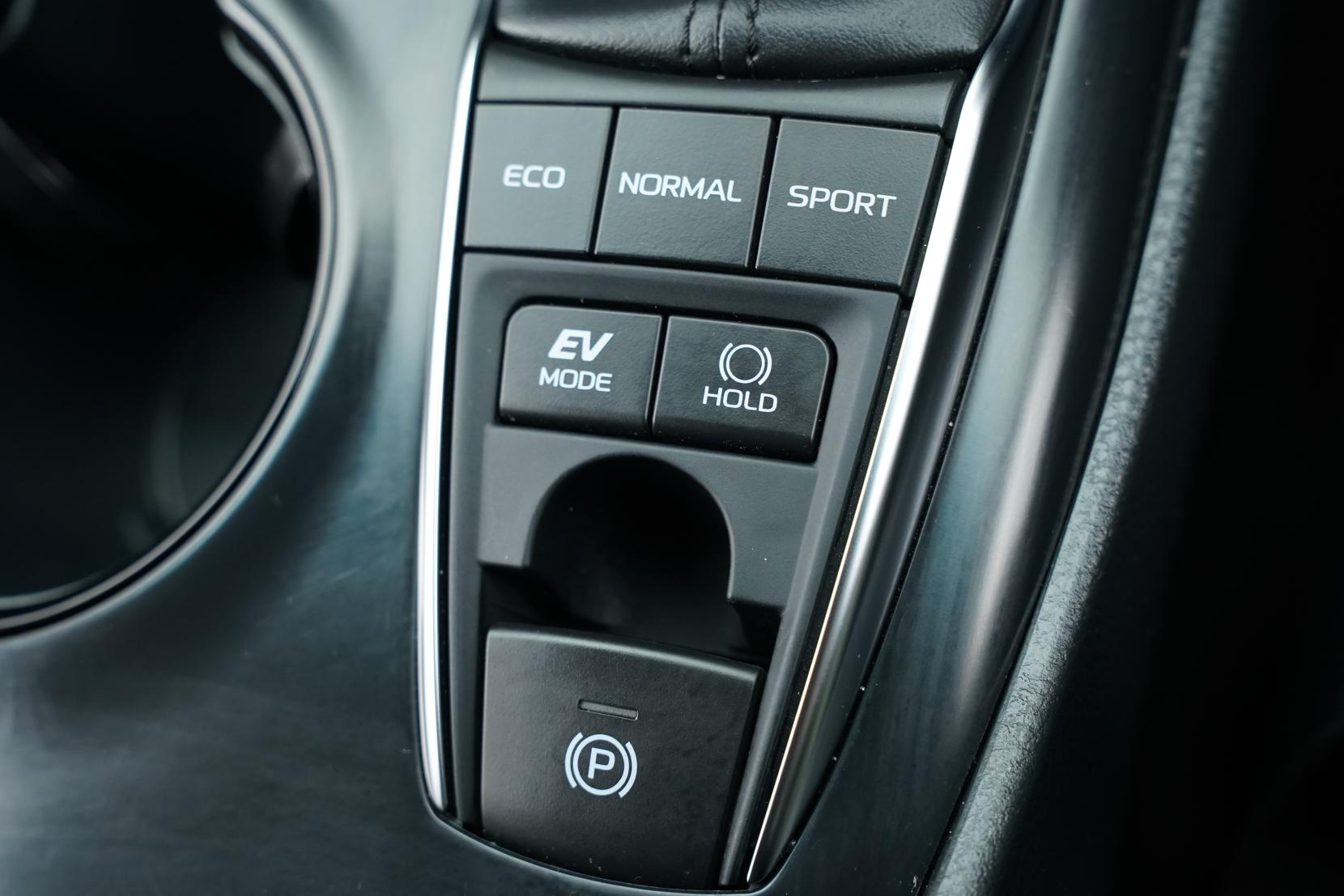 Toyota Camry Hybrid X