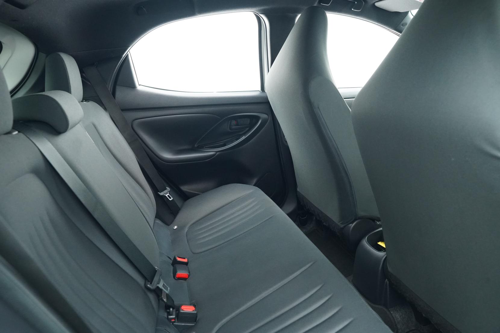 Toyota Yaris Hybrid X