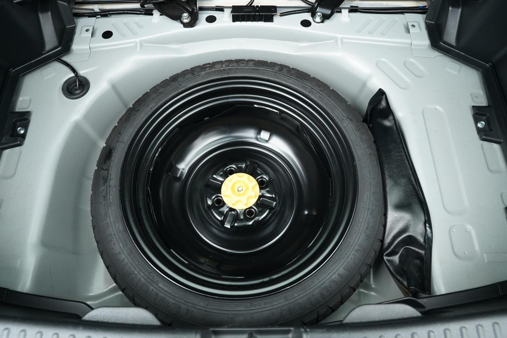 Toyota Yaris Hybrid X