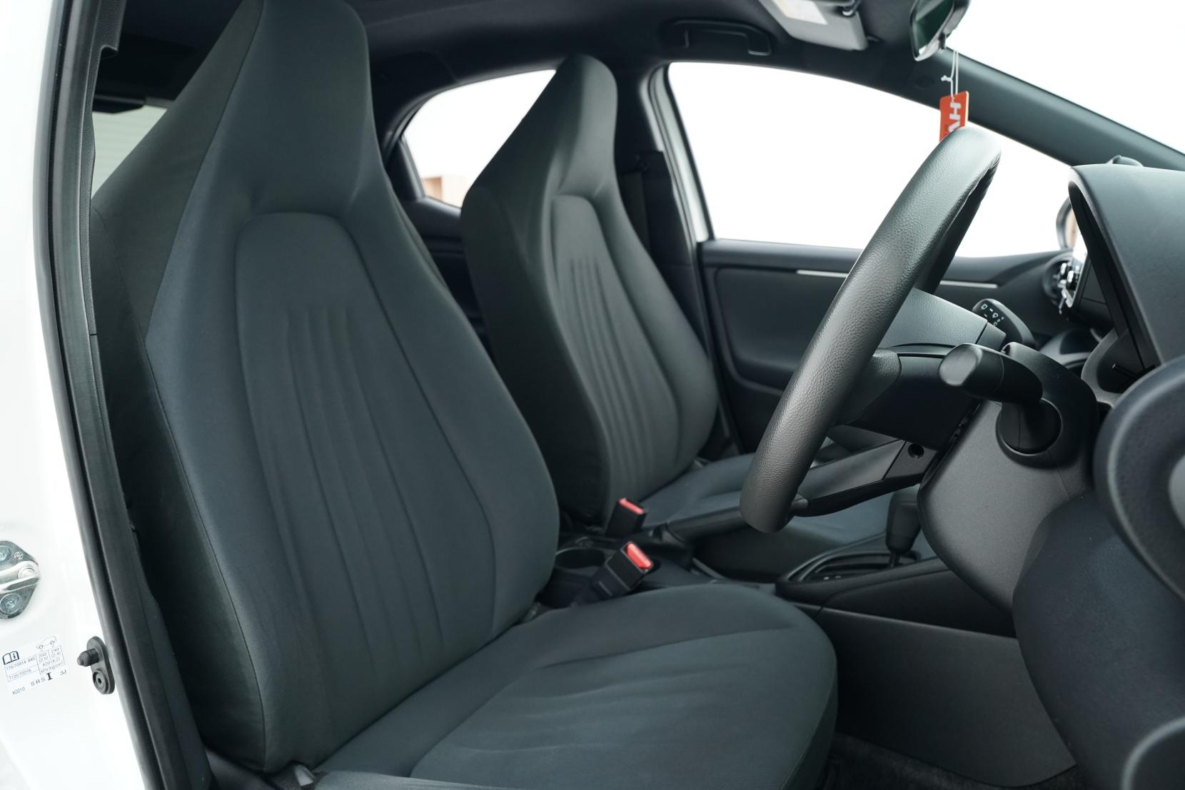 Toyota Yaris Hybrid X