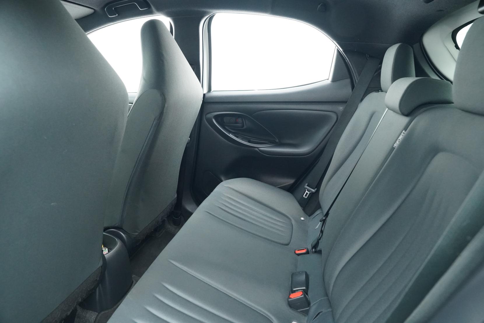 Toyota Yaris Hybrid X