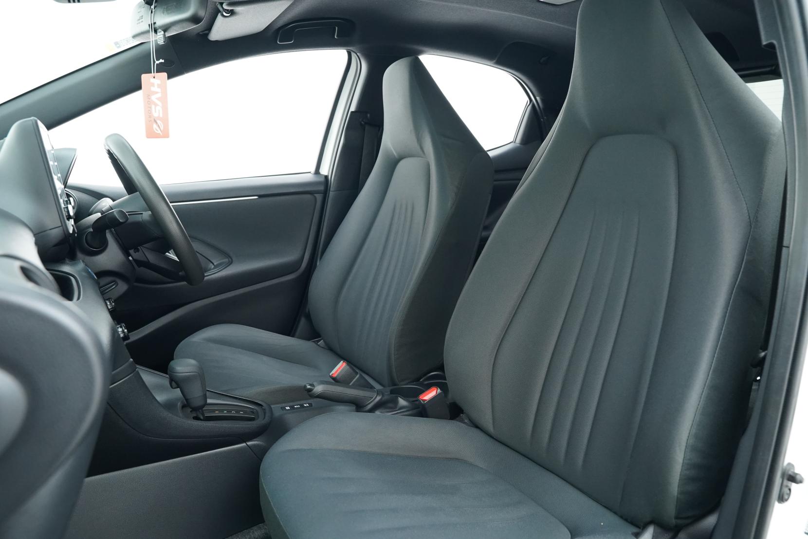 Toyota Yaris Hybrid X