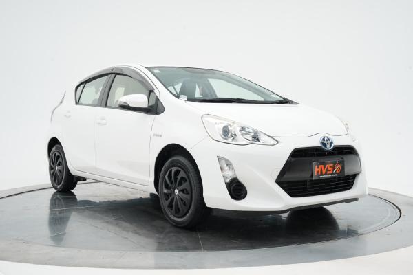 Toyota Aqua 1.5 Hybrid L