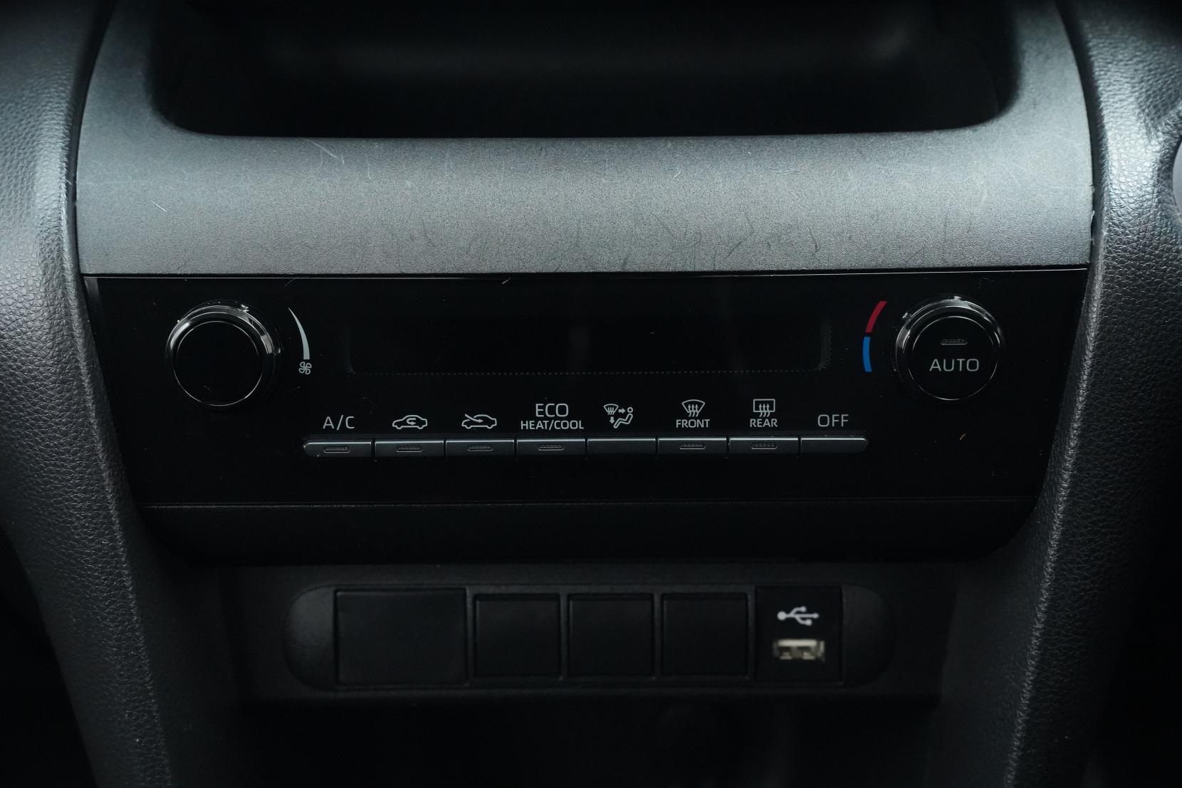 Toyota Yaris 1.5 HYBRID HYBRID X