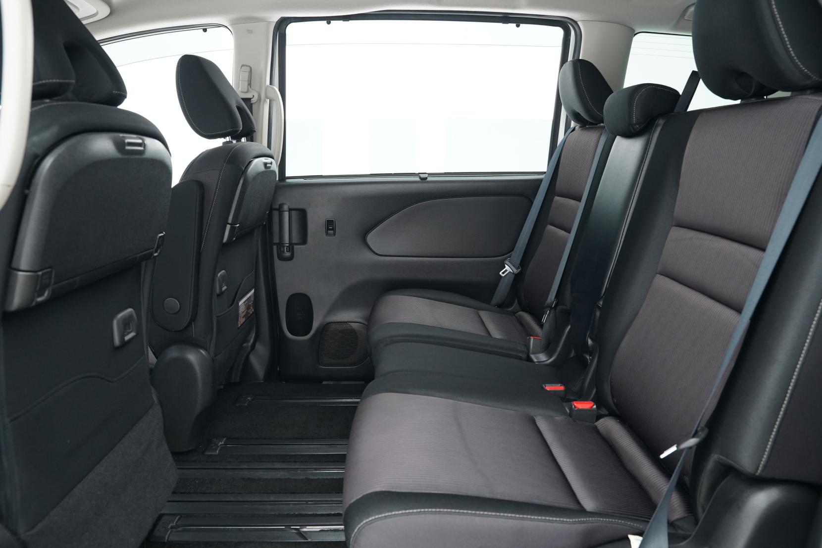 Nissan Serena (1991 – present) 2.0 Hybrid HighwayStar G