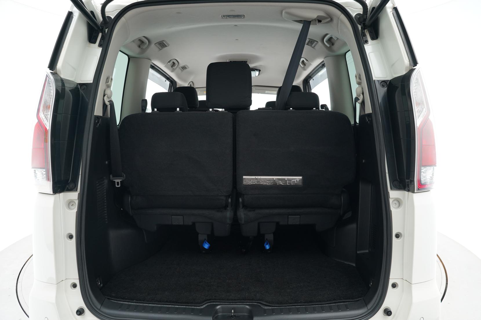 Nissan Serena (1991 – present) 2.0 Hybrid HighwayStar G