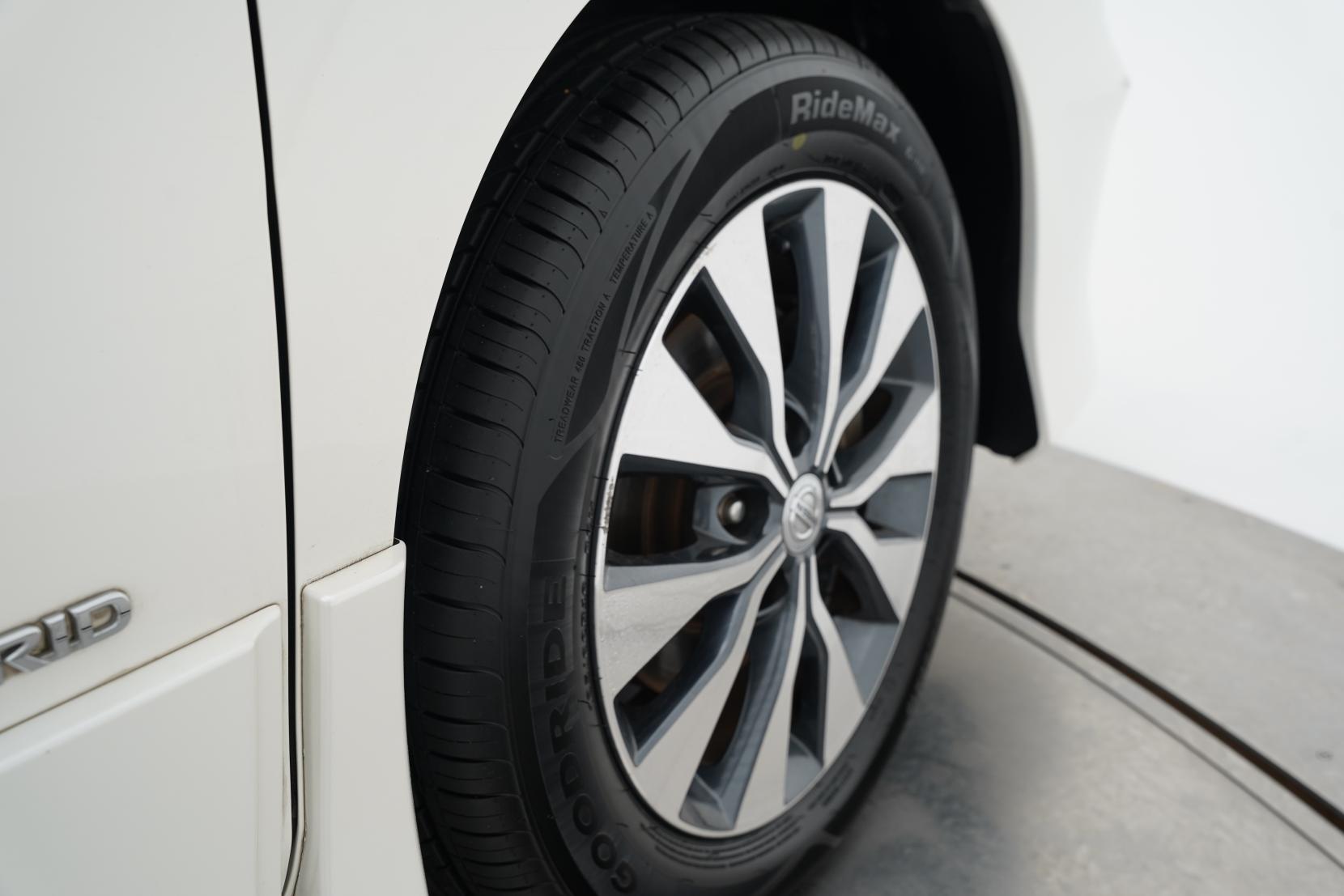 Nissan Serena (1991 – present) 2.0 Hybrid HighwayStar G