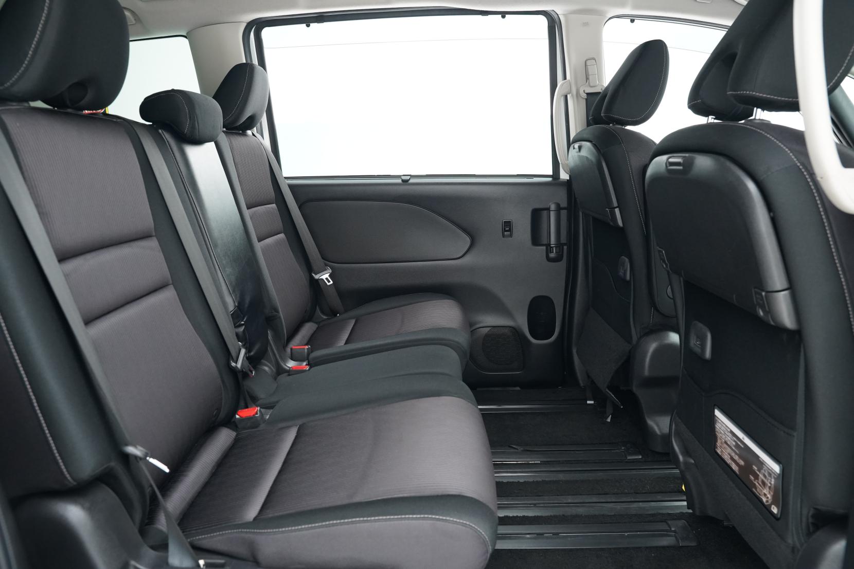 Nissan Serena (1991 – present) 2.0 Hybrid HighwayStar G