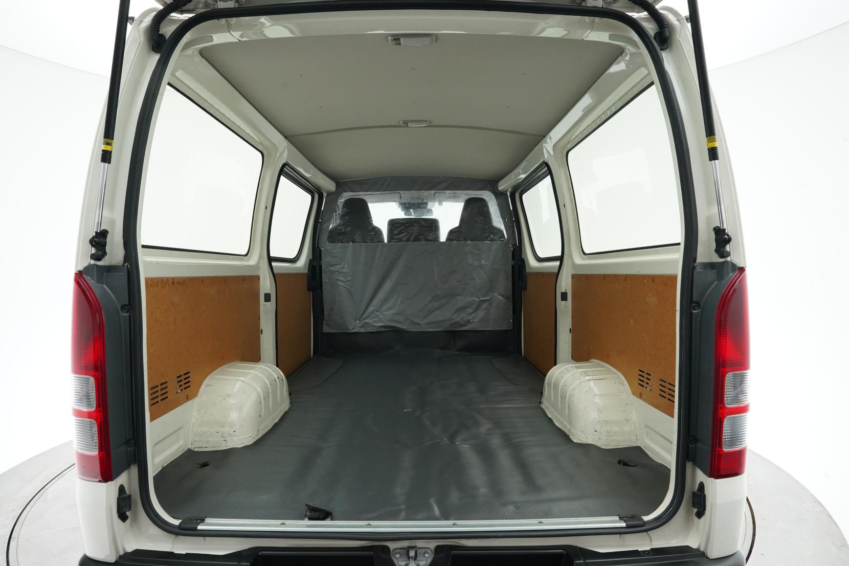 Toyota Hiace 2.8 Diesel 5 Door 