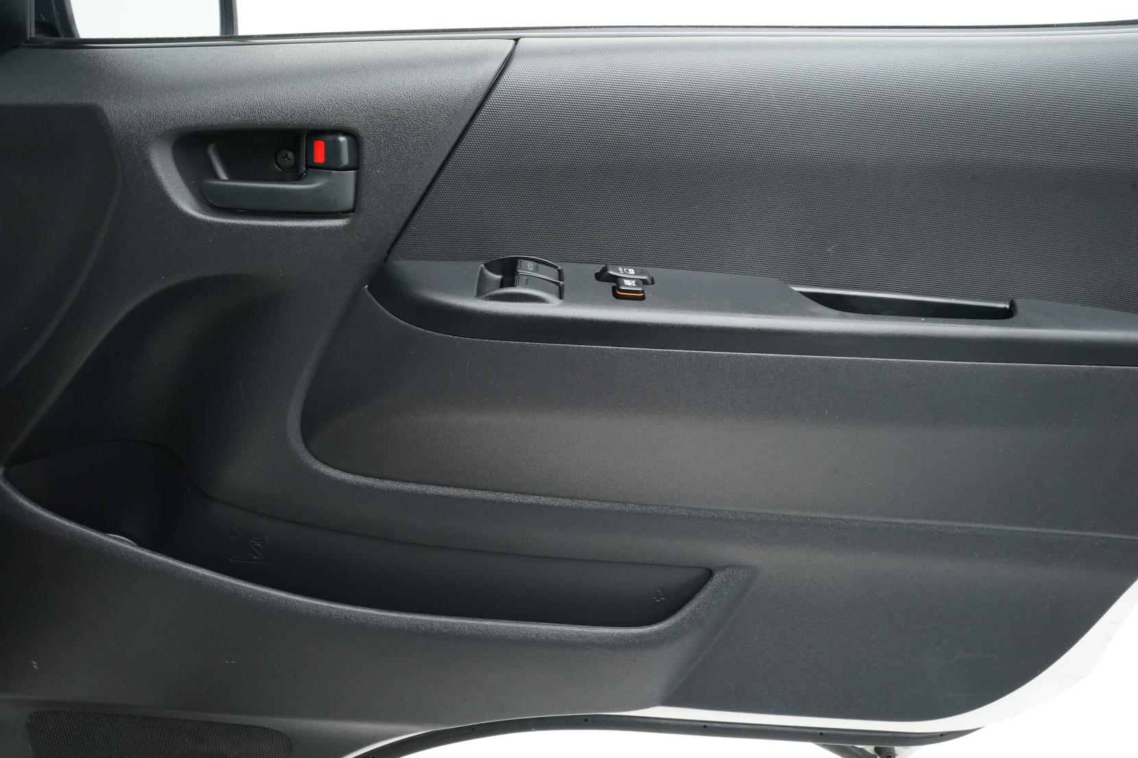 Toyota Hiace 2.8 Diesel 5 Door 