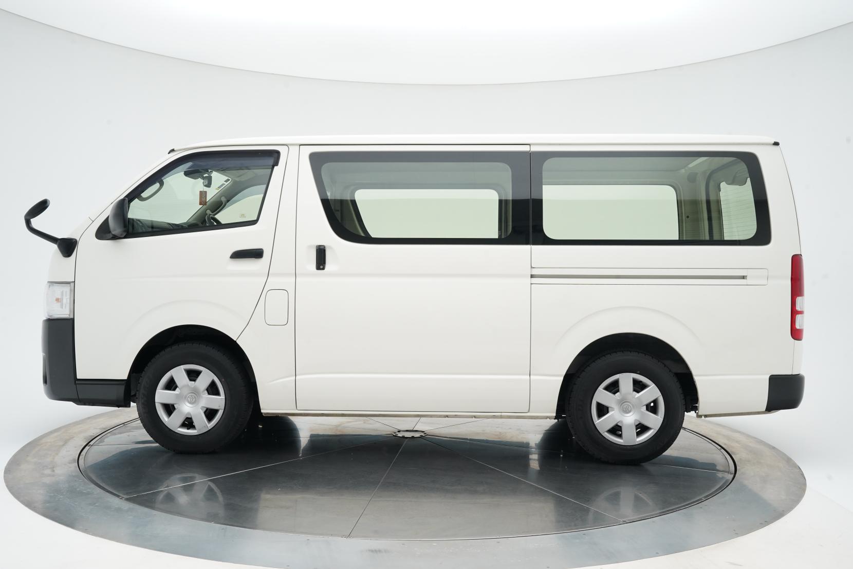 Toyota Hiace 2.8 Diesel 5 Door 