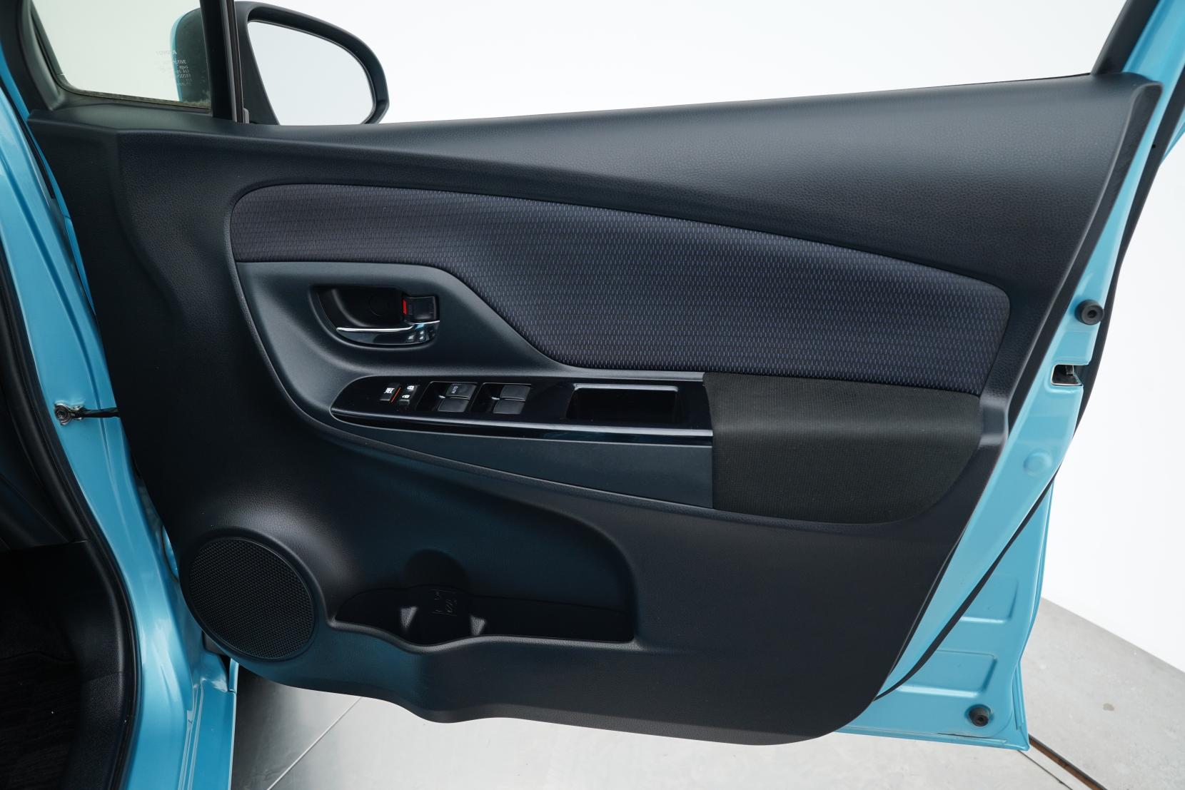 Toyota Vitz 1.3 F LED EDITION