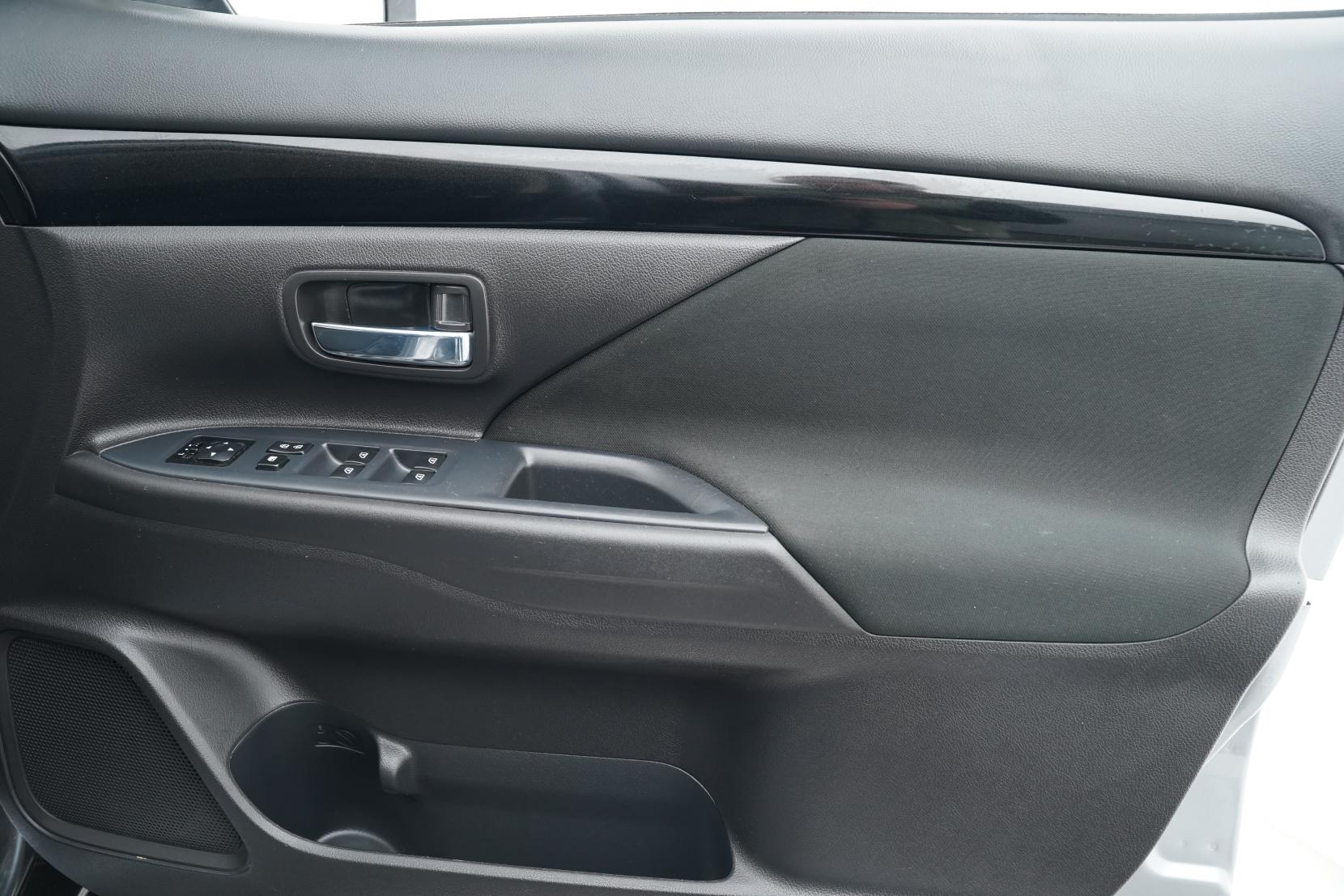Mitsubishi Outlander 2.4 Outlander III (facelift 2018) LS 2.4P/CVT
