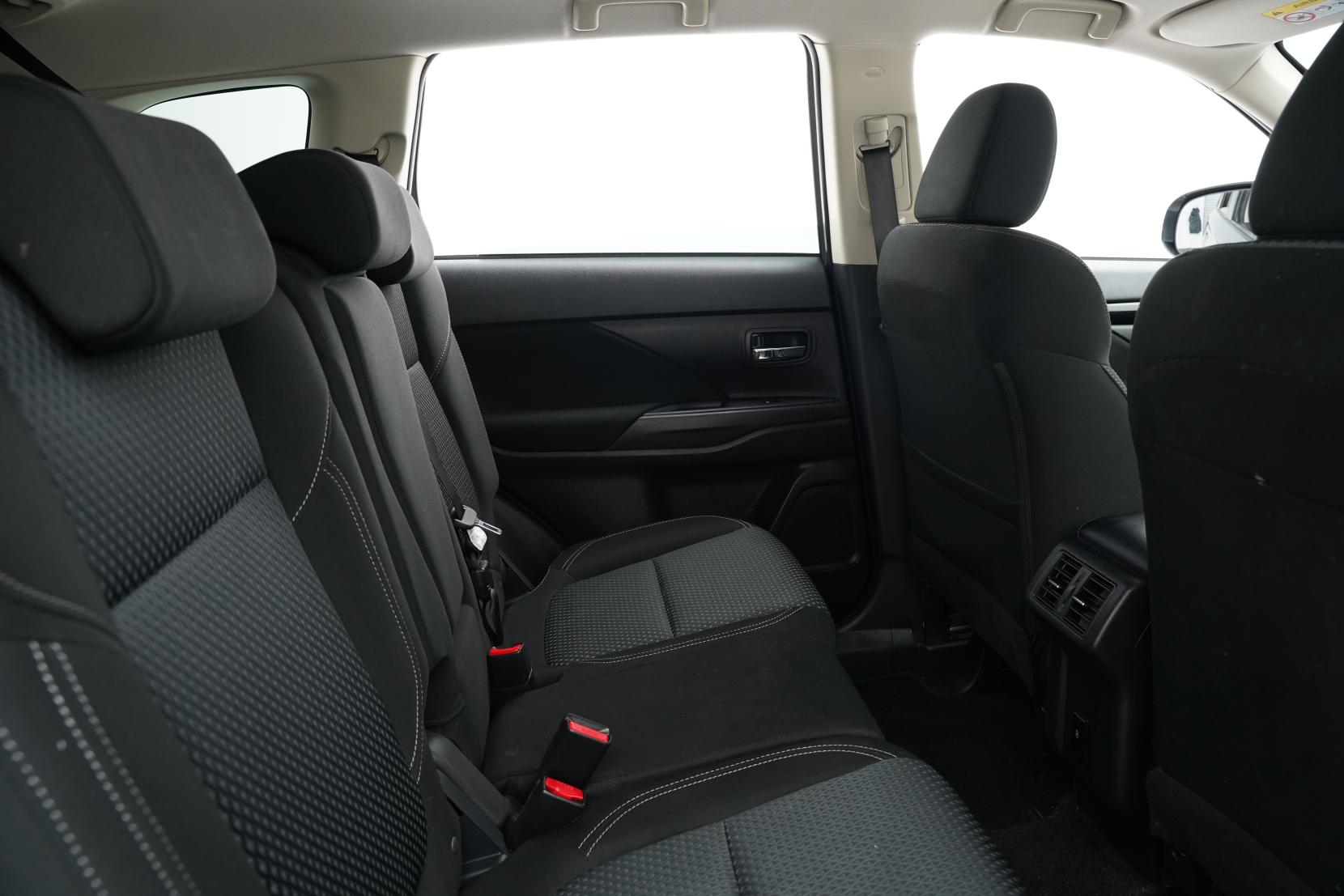 Mitsubishi Outlander 2.4 Outlander III (facelift 2018) LS 2.4P/CVT