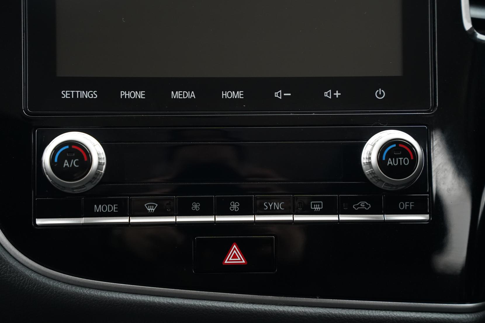 Mitsubishi Outlander 2.4 Outlander III (facelift 2018) LS 2.4P/CVT