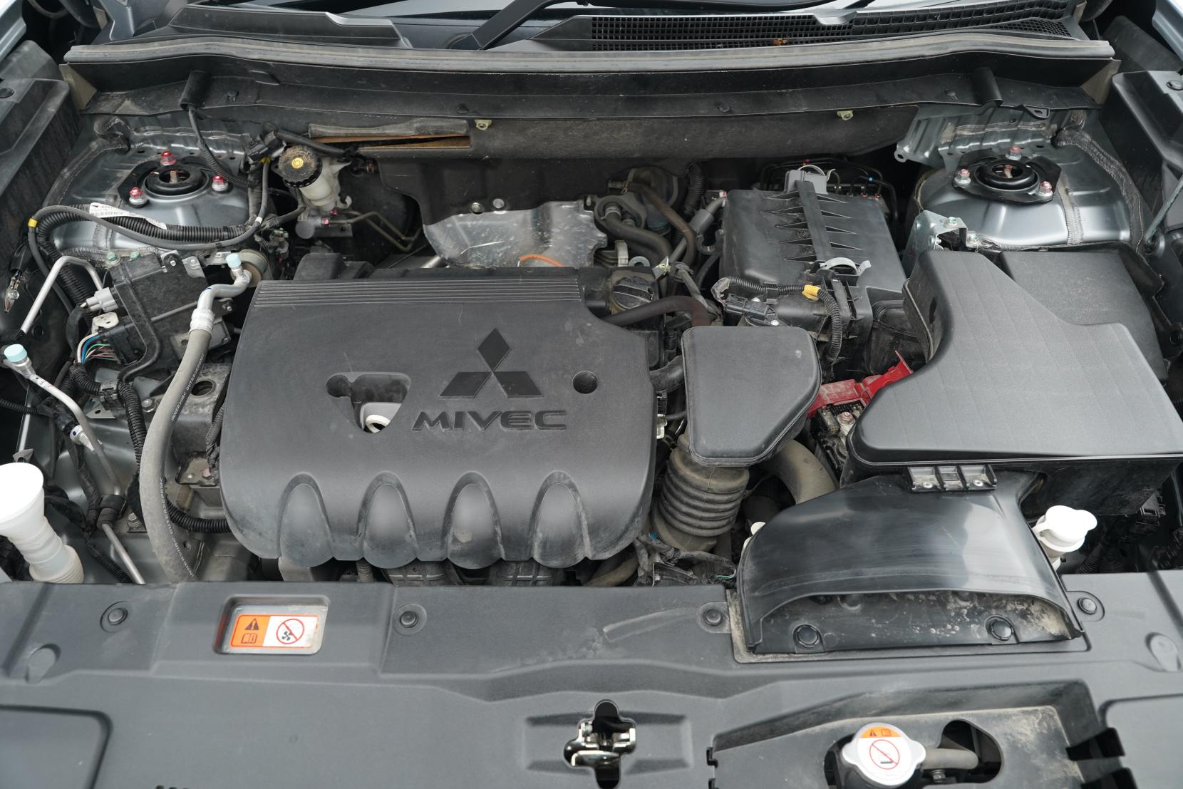 Mitsubishi Outlander 2.4 Outlander III (facelift 2018) LS 2.4P/CVT