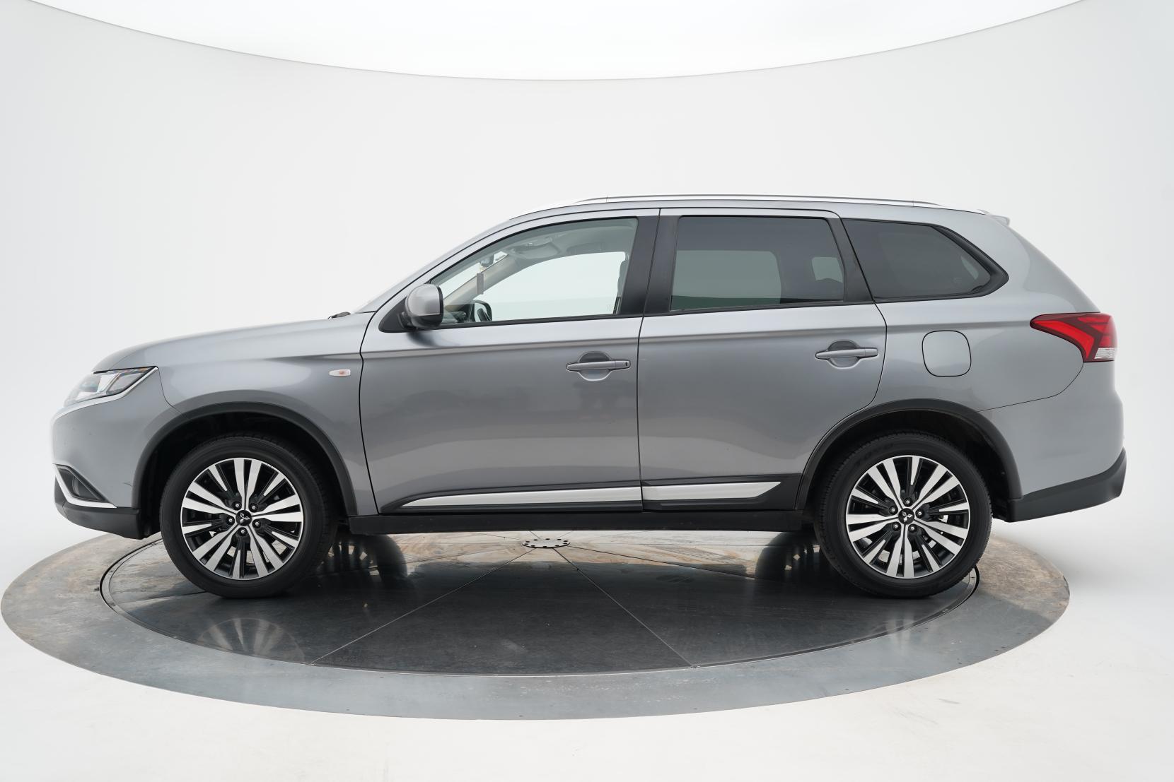 Mitsubishi Outlander 2.4 Outlander III (facelift 2018) LS 2.4P/CVT