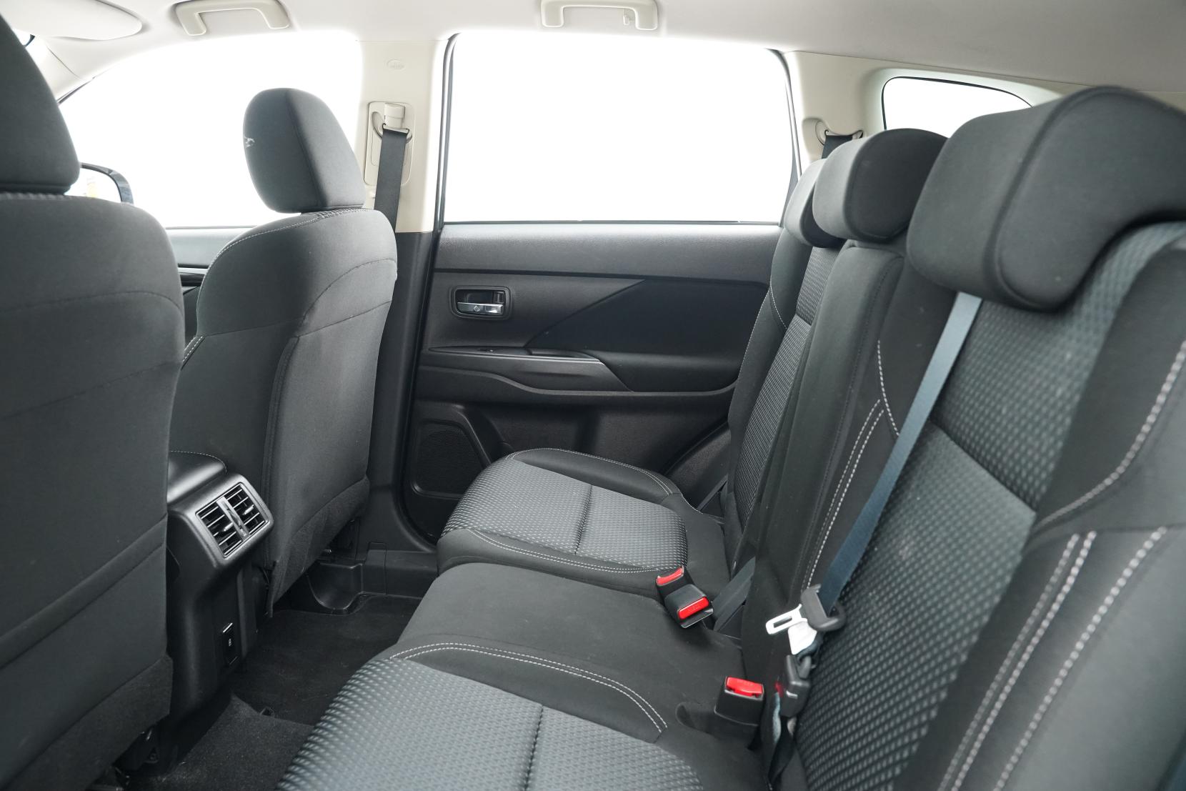 Mitsubishi Outlander 2.4 Outlander III (facelift 2018) LS 2.4P/CVT