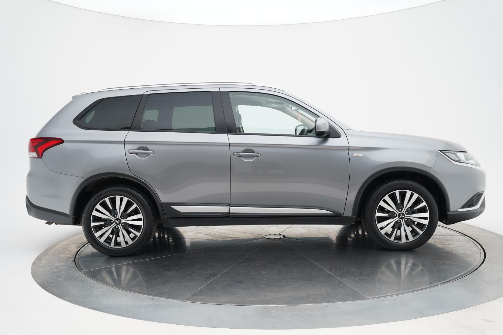 Mitsubishi Outlander 2.4 Outlander III (facelift 2018) LS 2.4P/CVT