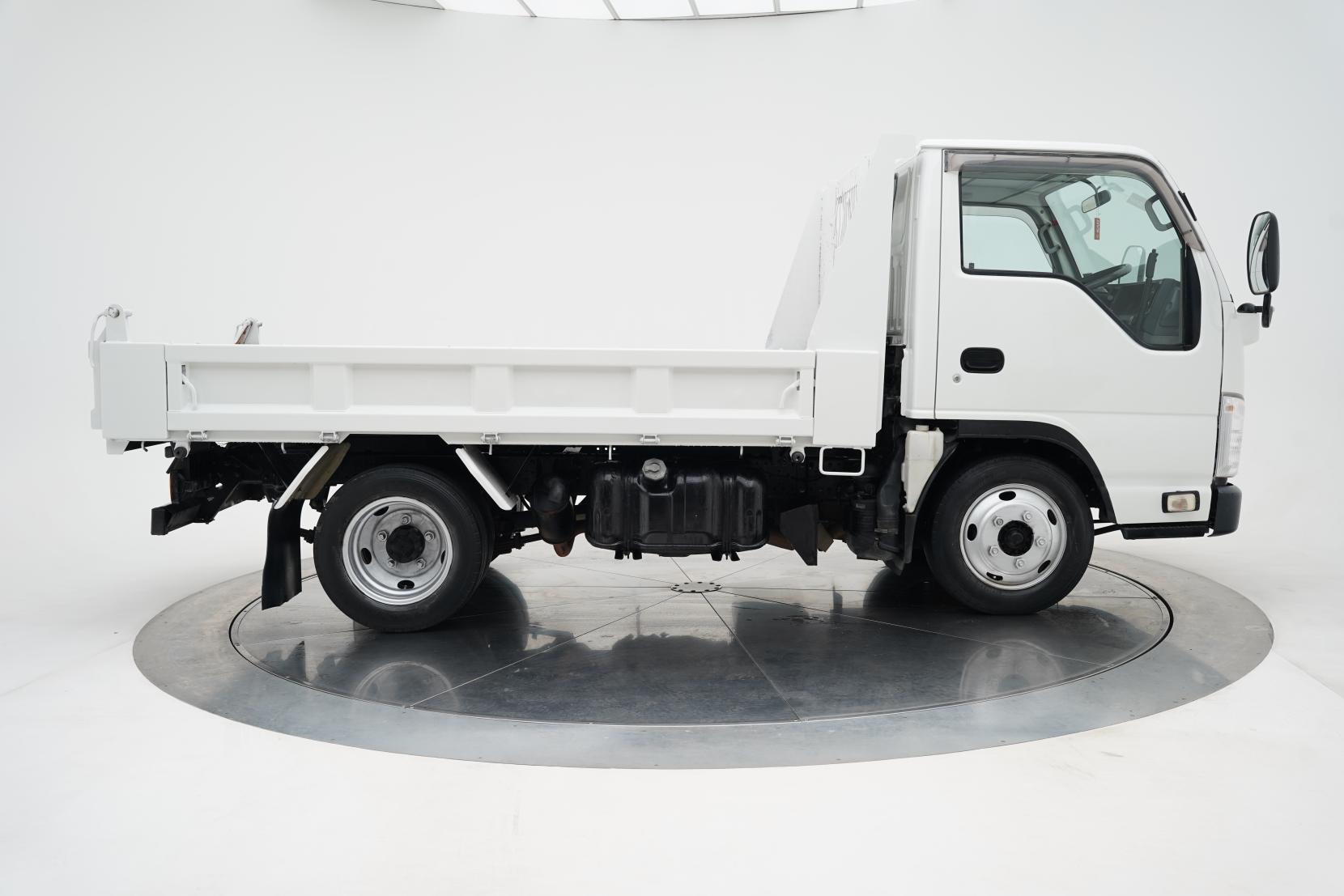 Isuzu Elf 3.0 2 ton Tipper Car License