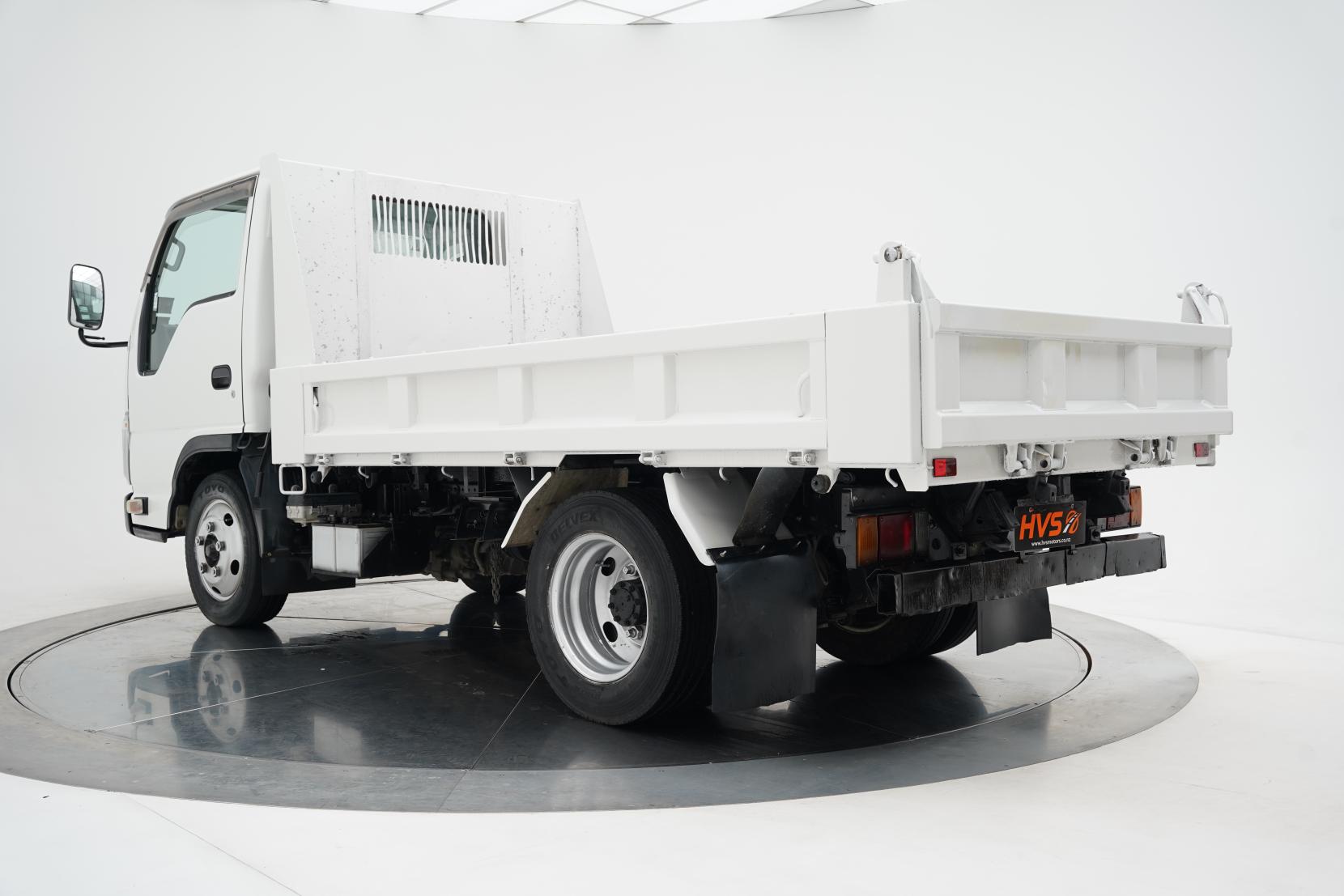 Isuzu Elf 3.0 2 ton Tipper Car License
