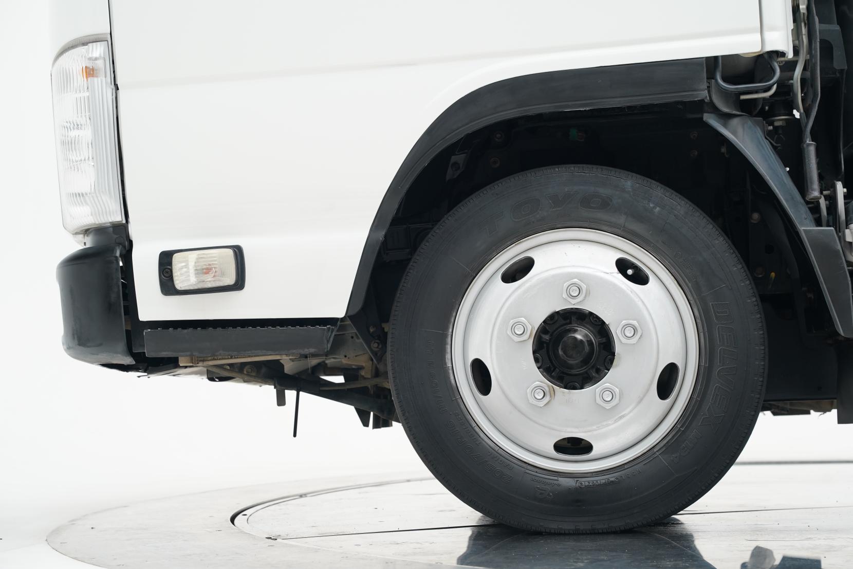 Isuzu Elf 3.0 2 ton Tipper Car License
